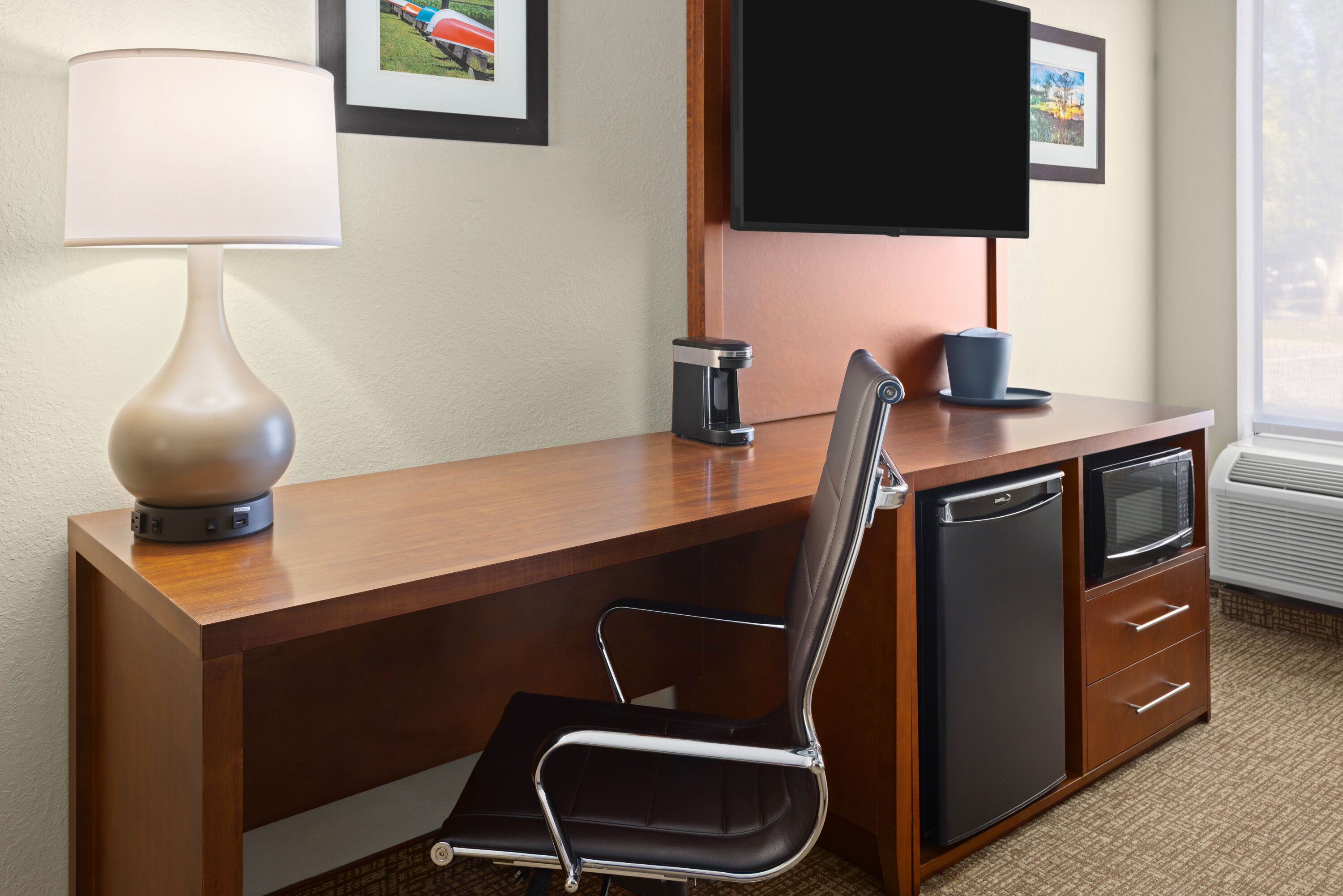 Guest room at the Wingate by Wyndham Buckhannon in Buckhannon, West Virginia