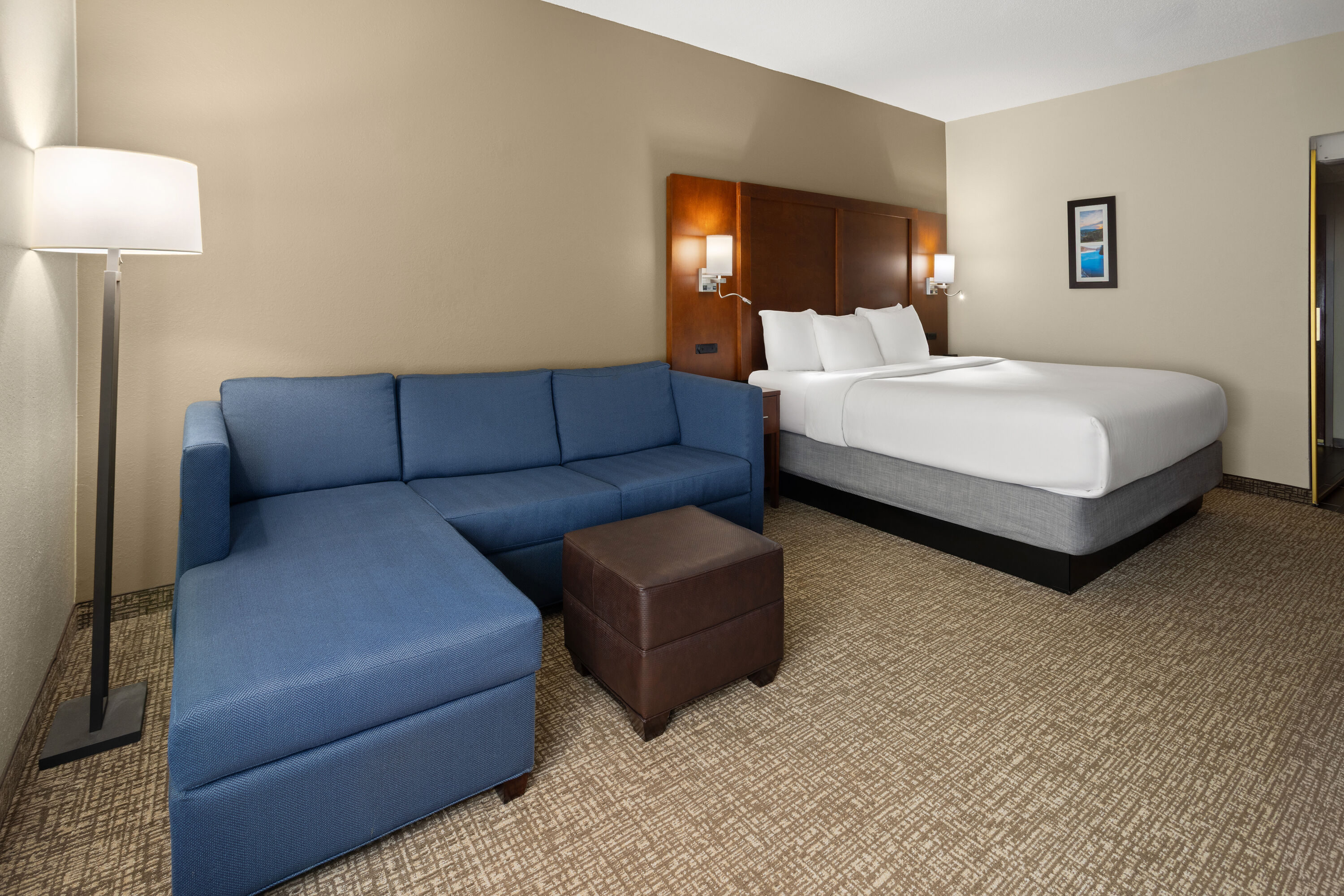 Guest room at the Wingate by Wyndham Buckhannon in Buckhannon, West Virginia