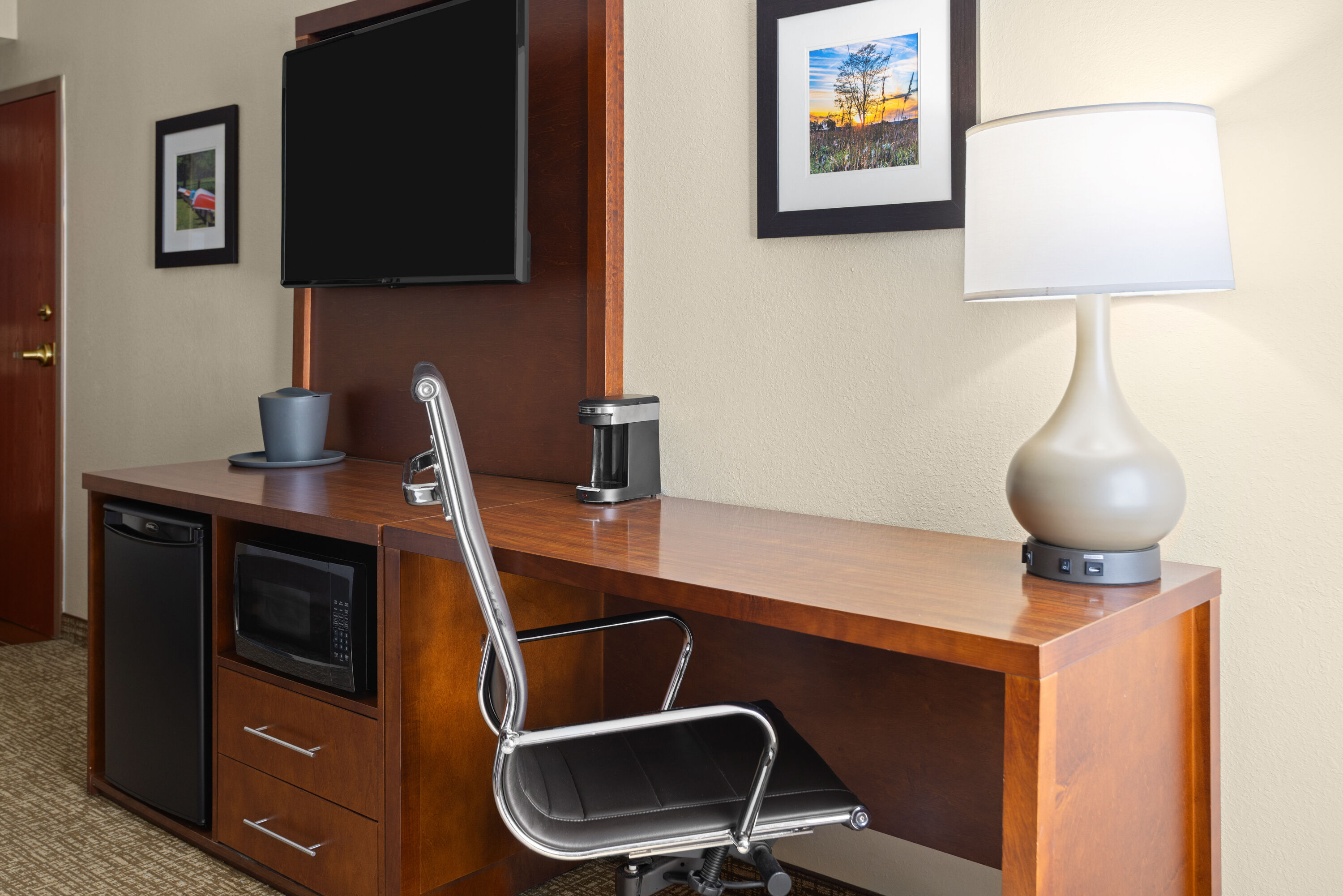 Guest room at the Wingate by Wyndham Buckhannon in Buckhannon, West Virginia