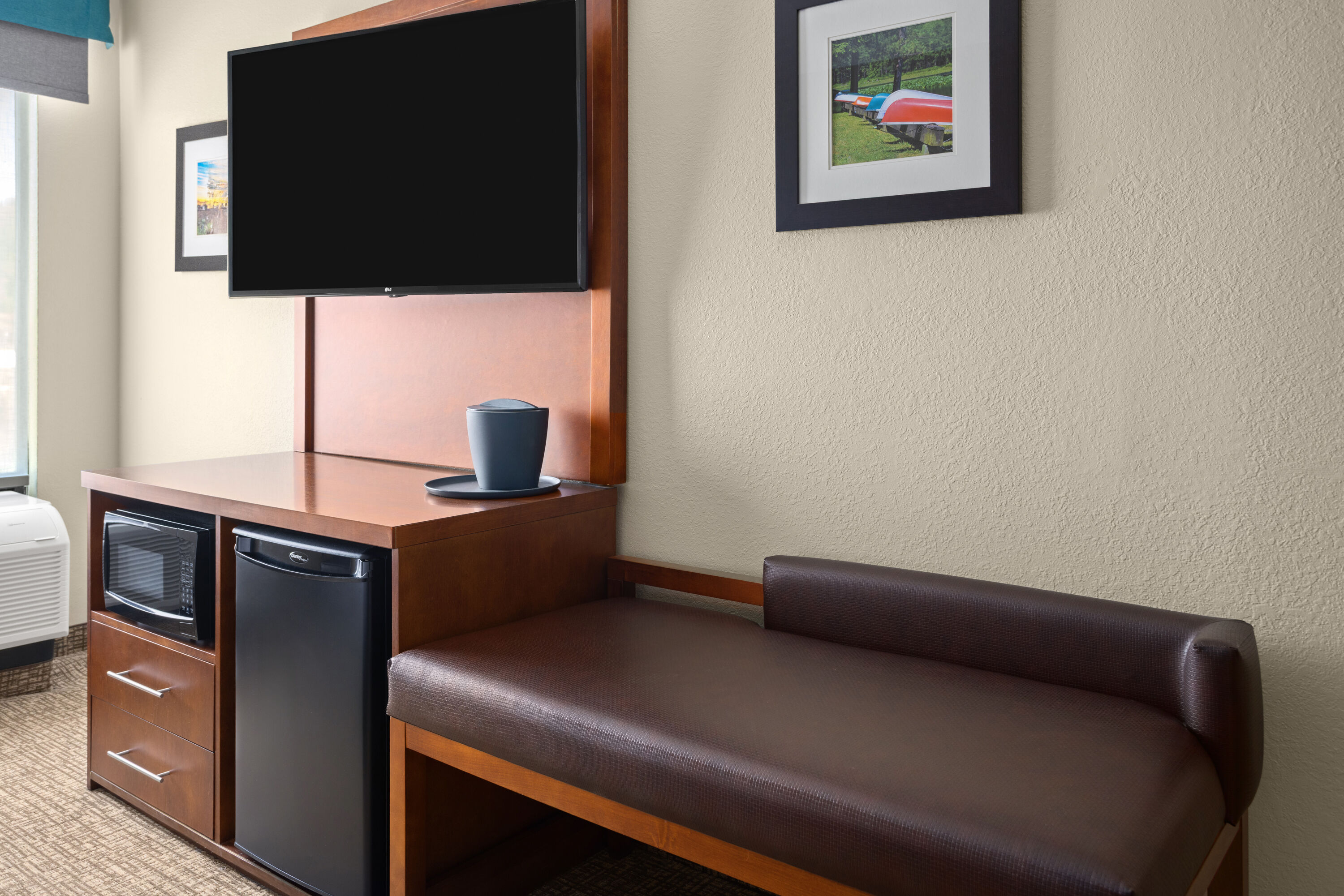 Guest room at the Wingate by Wyndham Buckhannon in Buckhannon, West Virginia