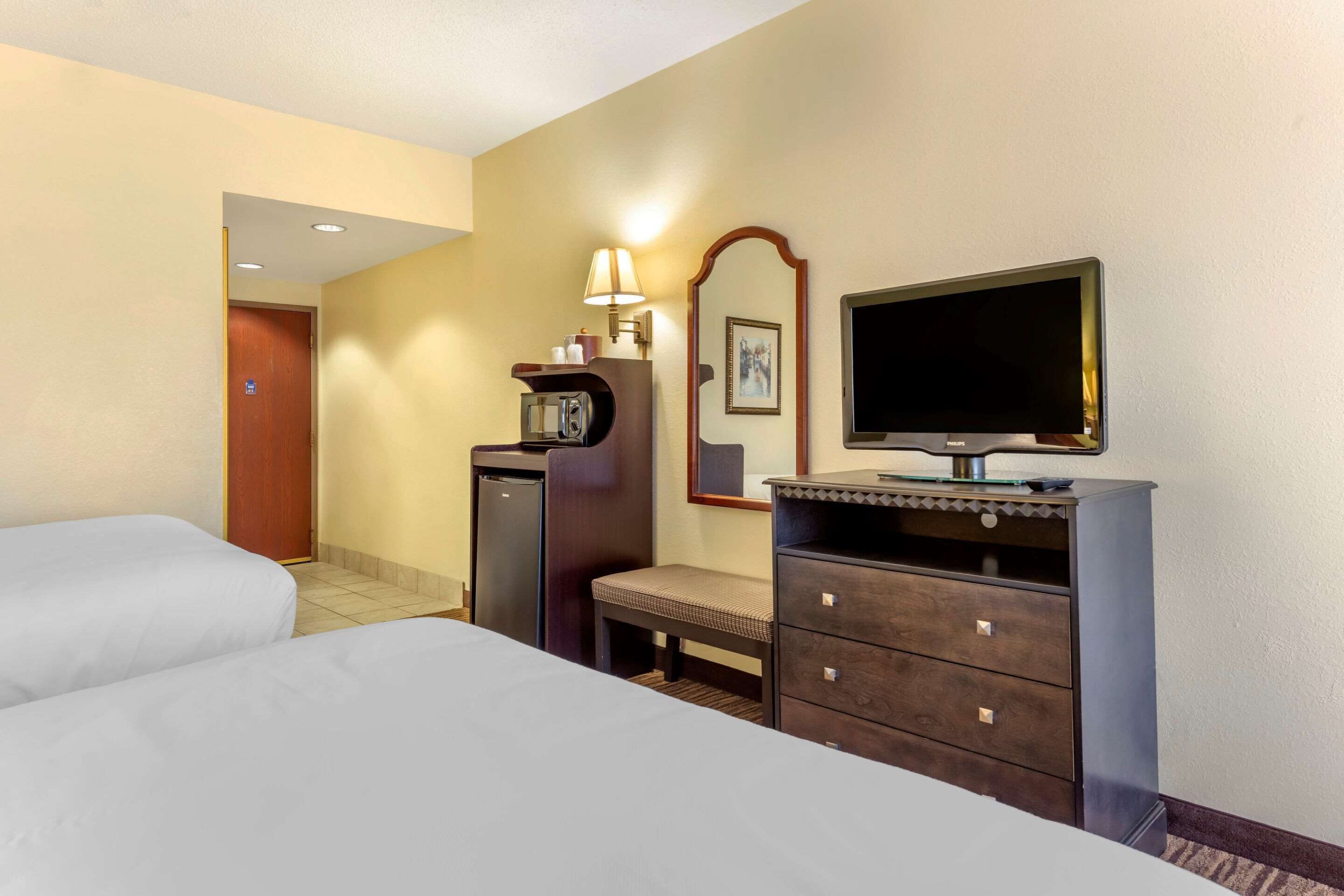 Guest room at the Wingate by Wyndham Buckhannon in Buckhannon, West Virginia