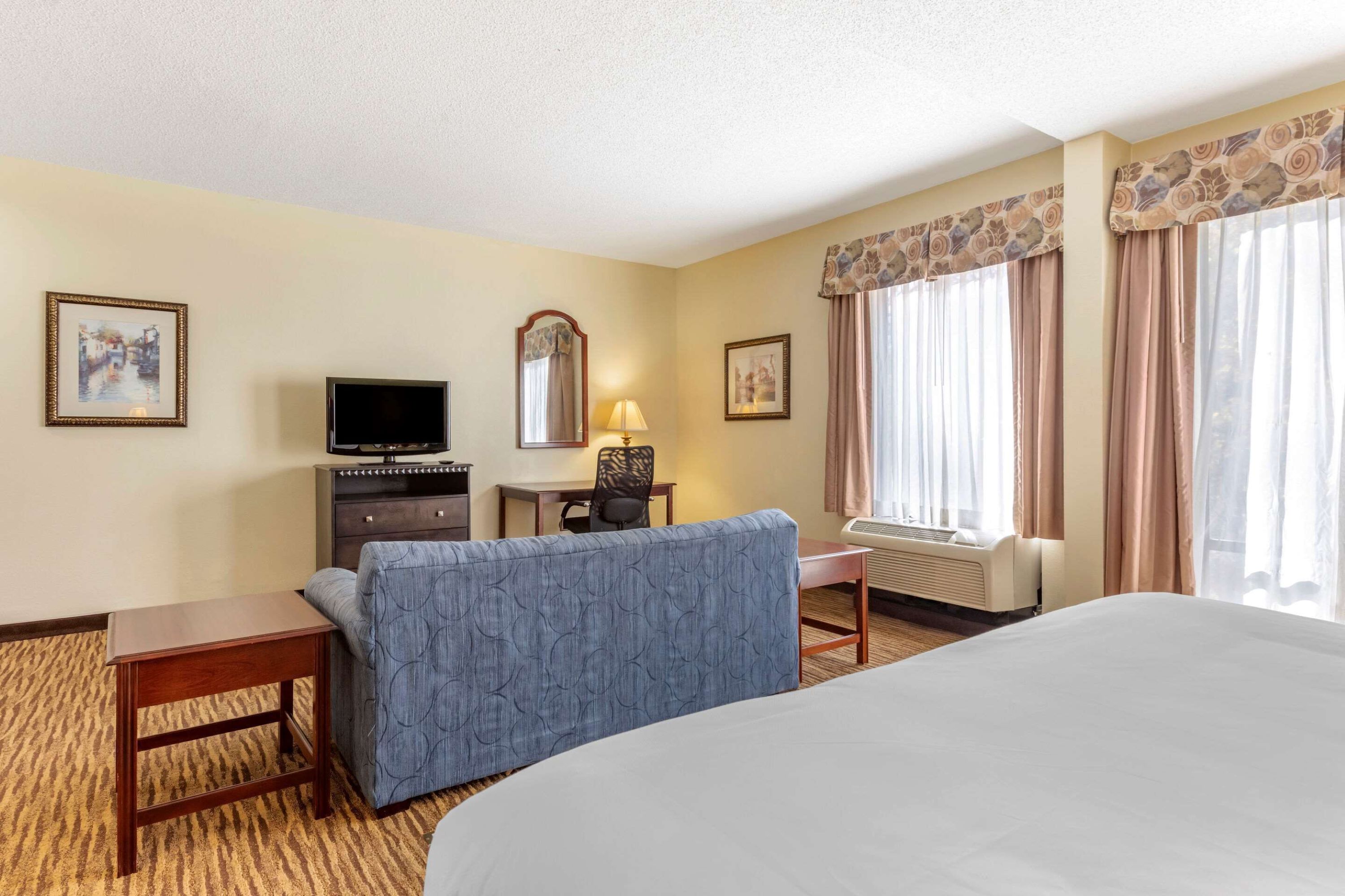 Guest room at the Wingate by Wyndham Buckhannon in Buckhannon, West Virginia