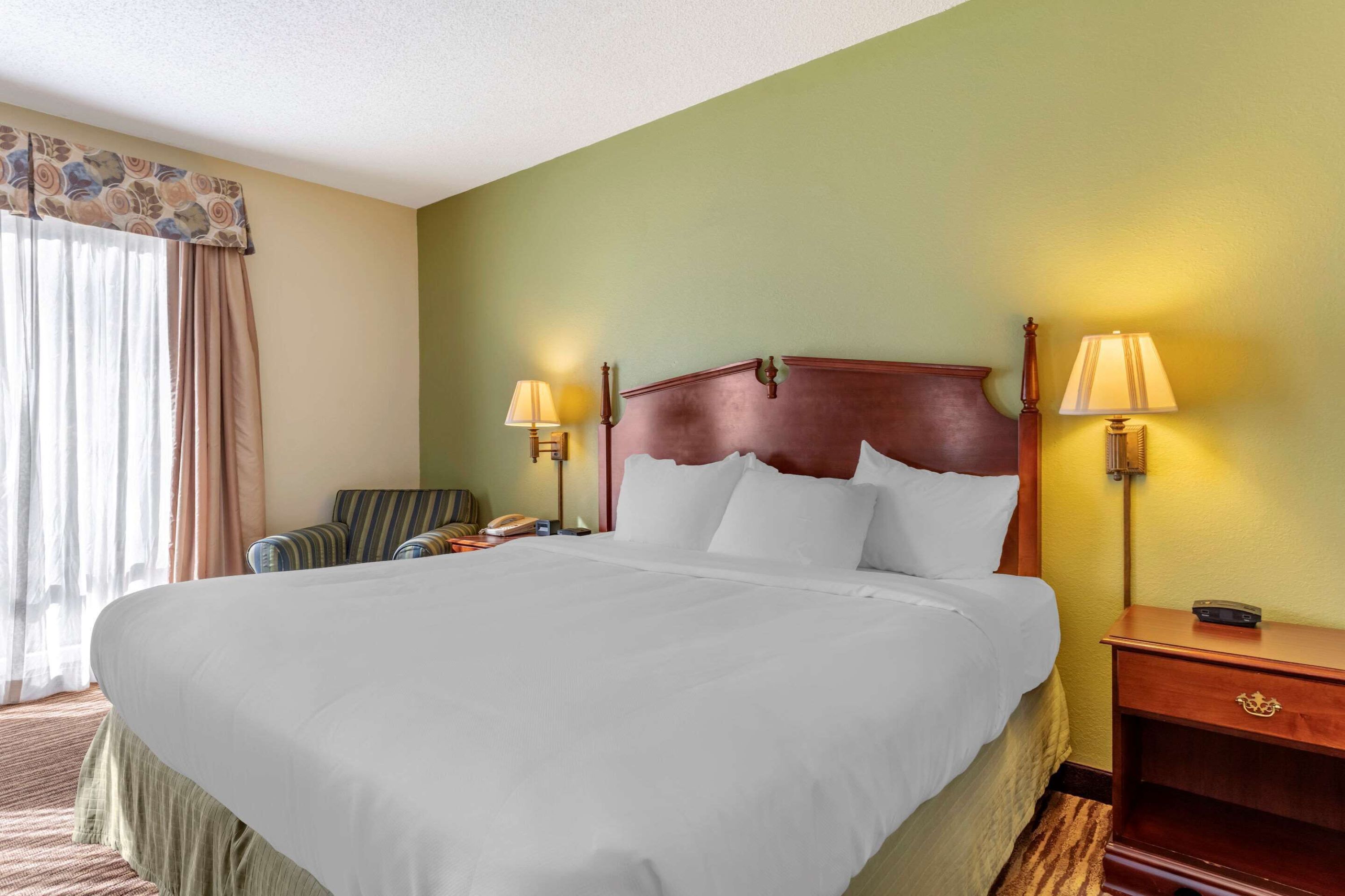 Guest room at the Wingate by Wyndham Buckhannon in Buckhannon, West Virginia