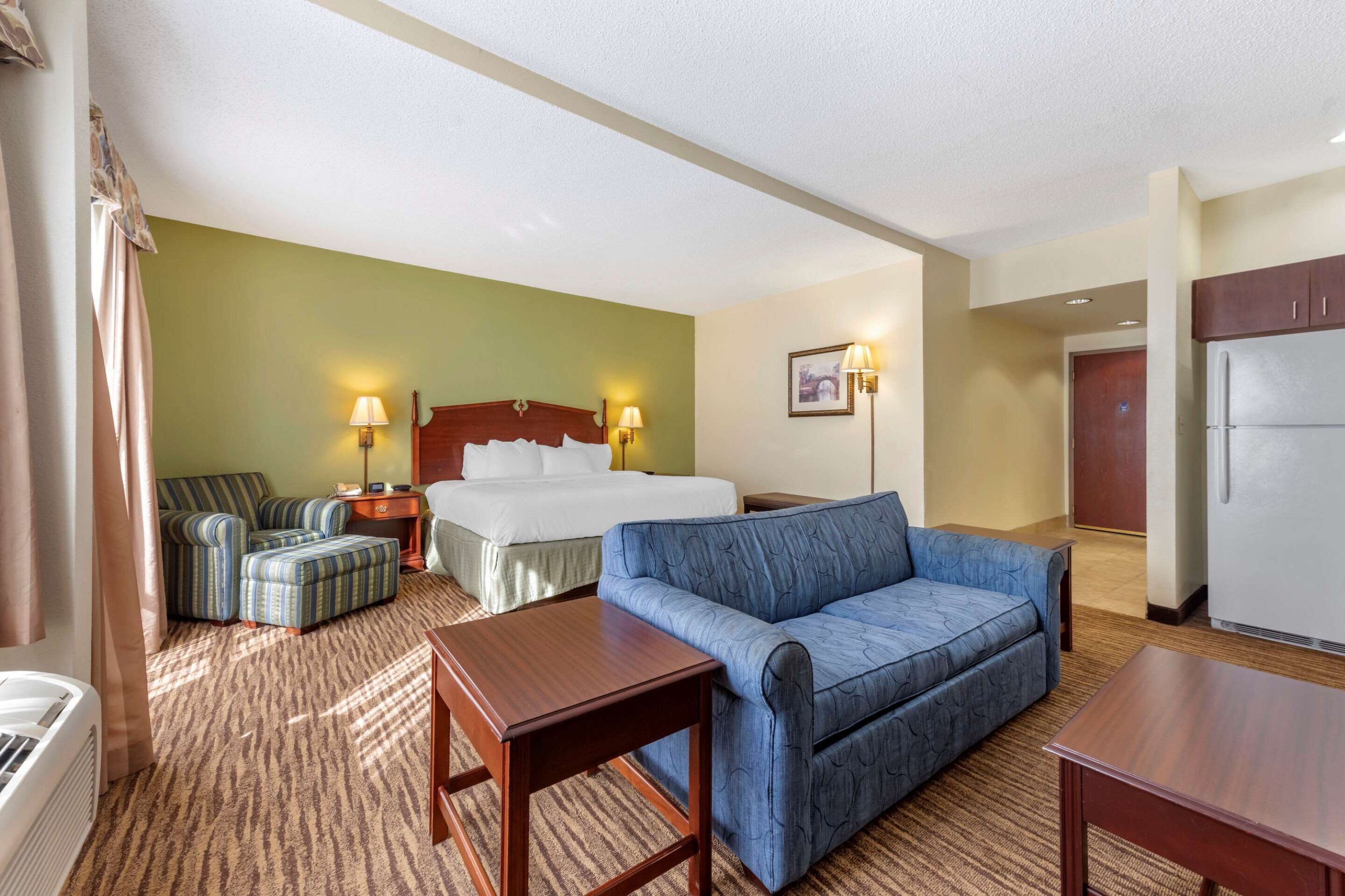 Guest room at the Wingate by Wyndham Buckhannon in Buckhannon, West Virginia