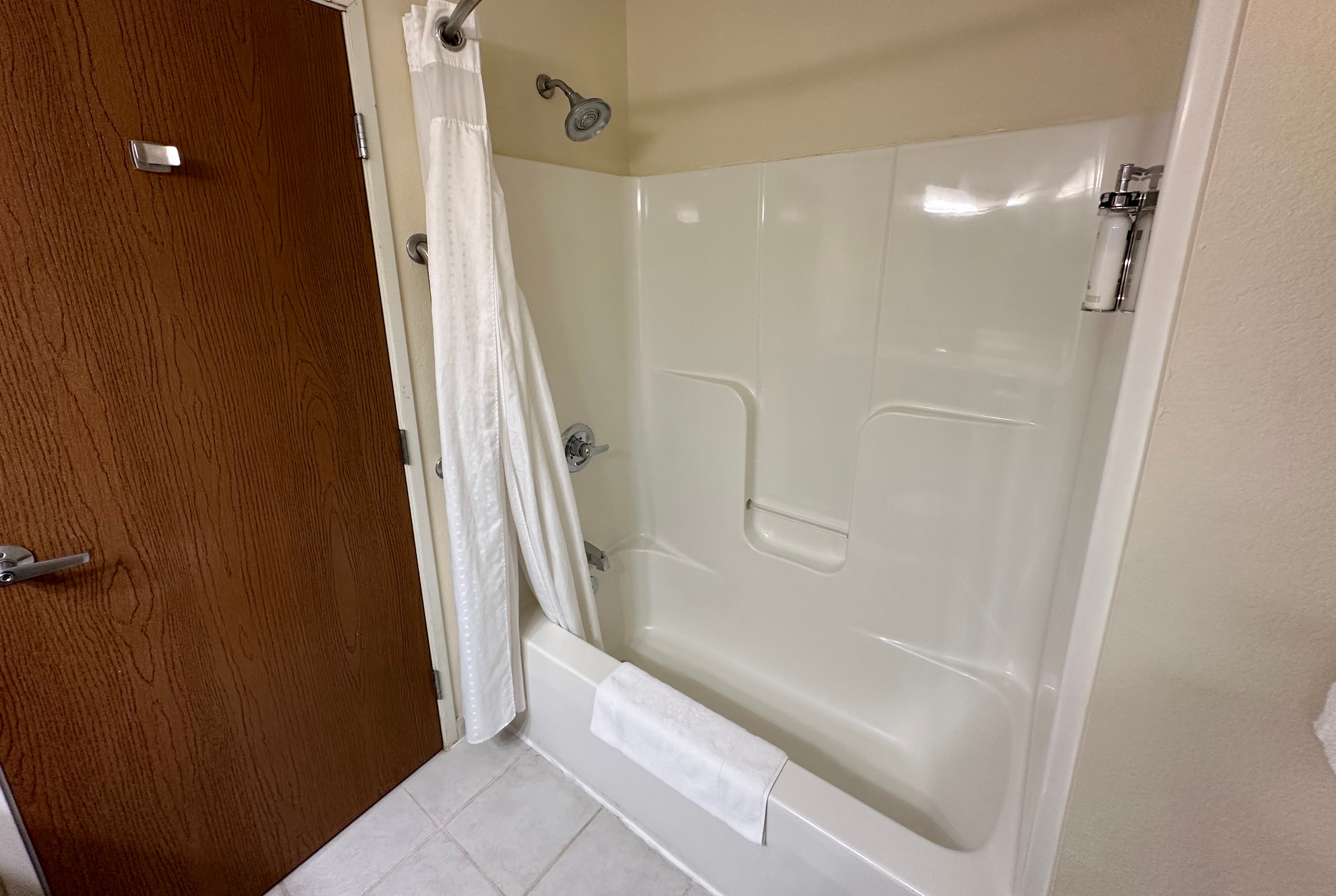 Guest room bath at the Wingate by Wyndham Newell in Newell, West Virginia