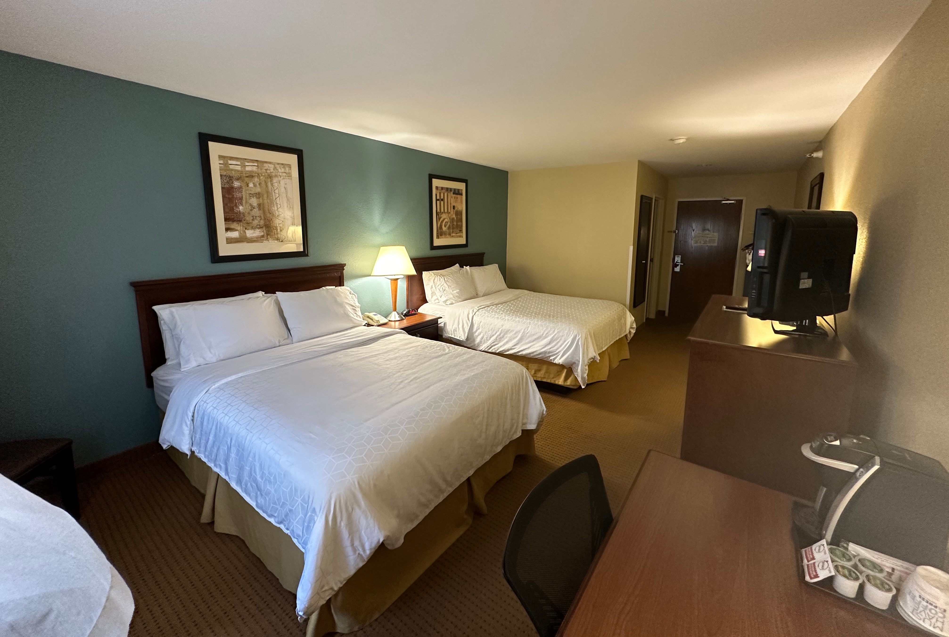 Guest room at the Wingate by Wyndham Newell in Newell, West Virginia