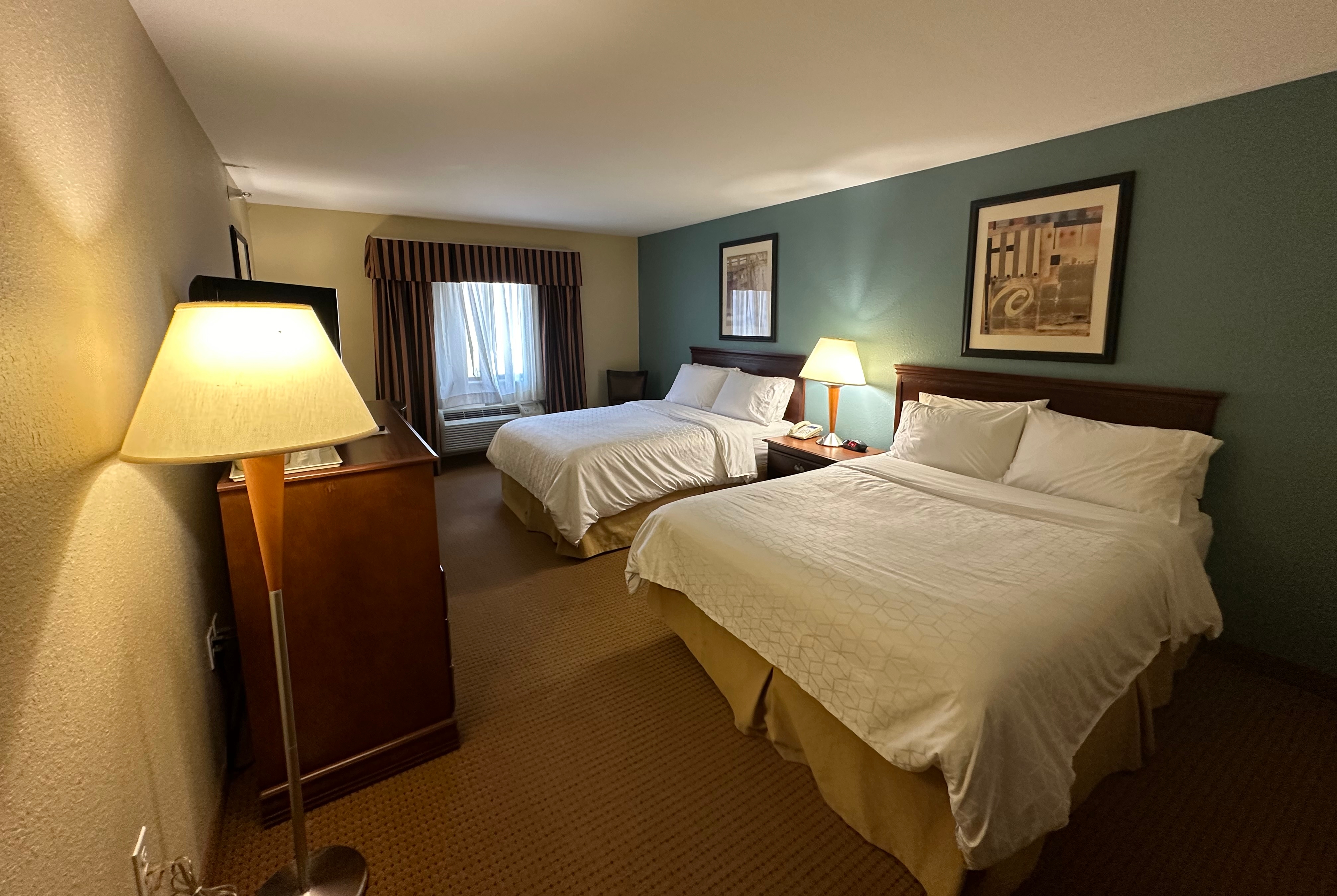 Guest room at the Wingate by Wyndham Newell in Newell, West Virginia