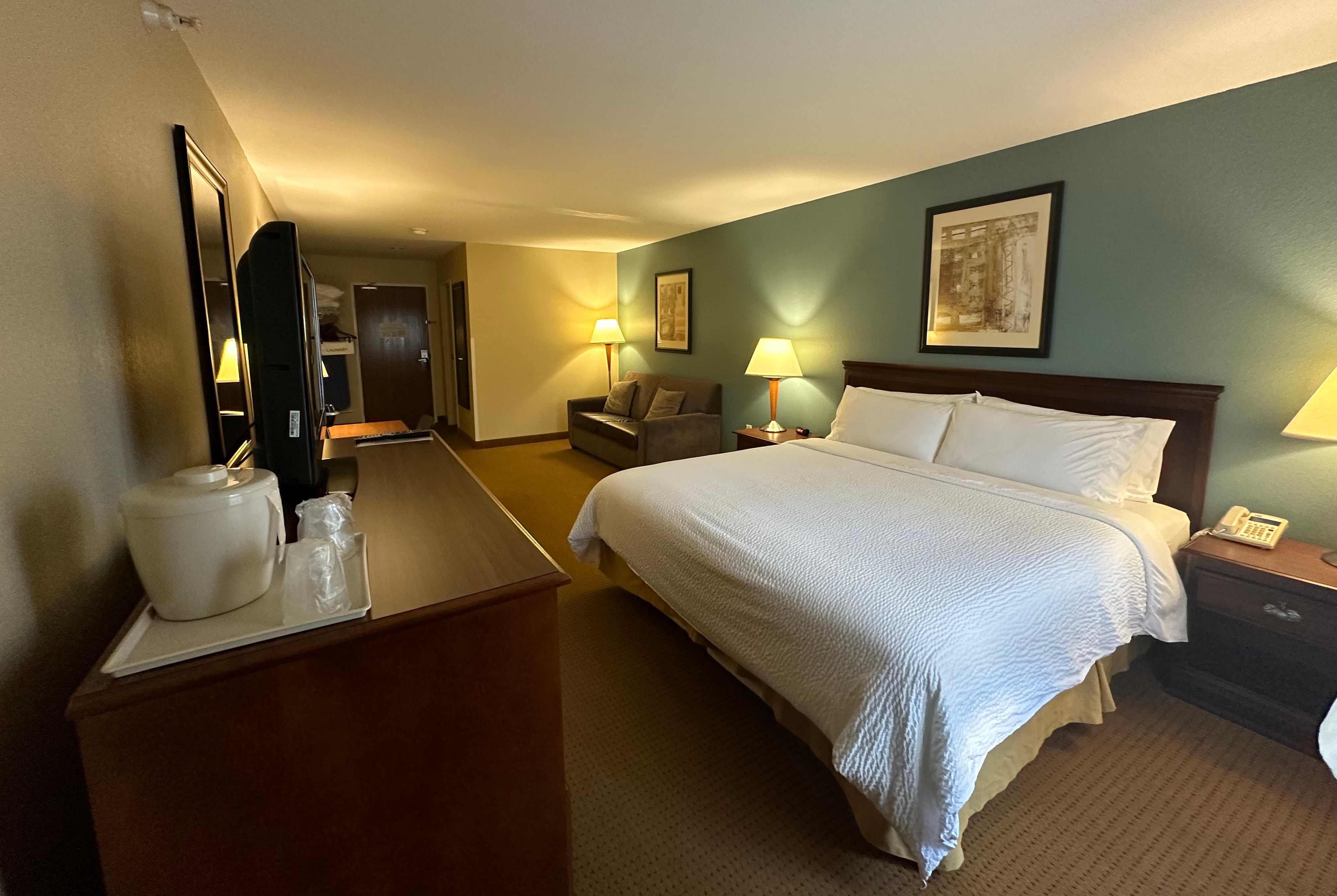 Guest room at the Wingate by Wyndham Newell in Newell, West Virginia