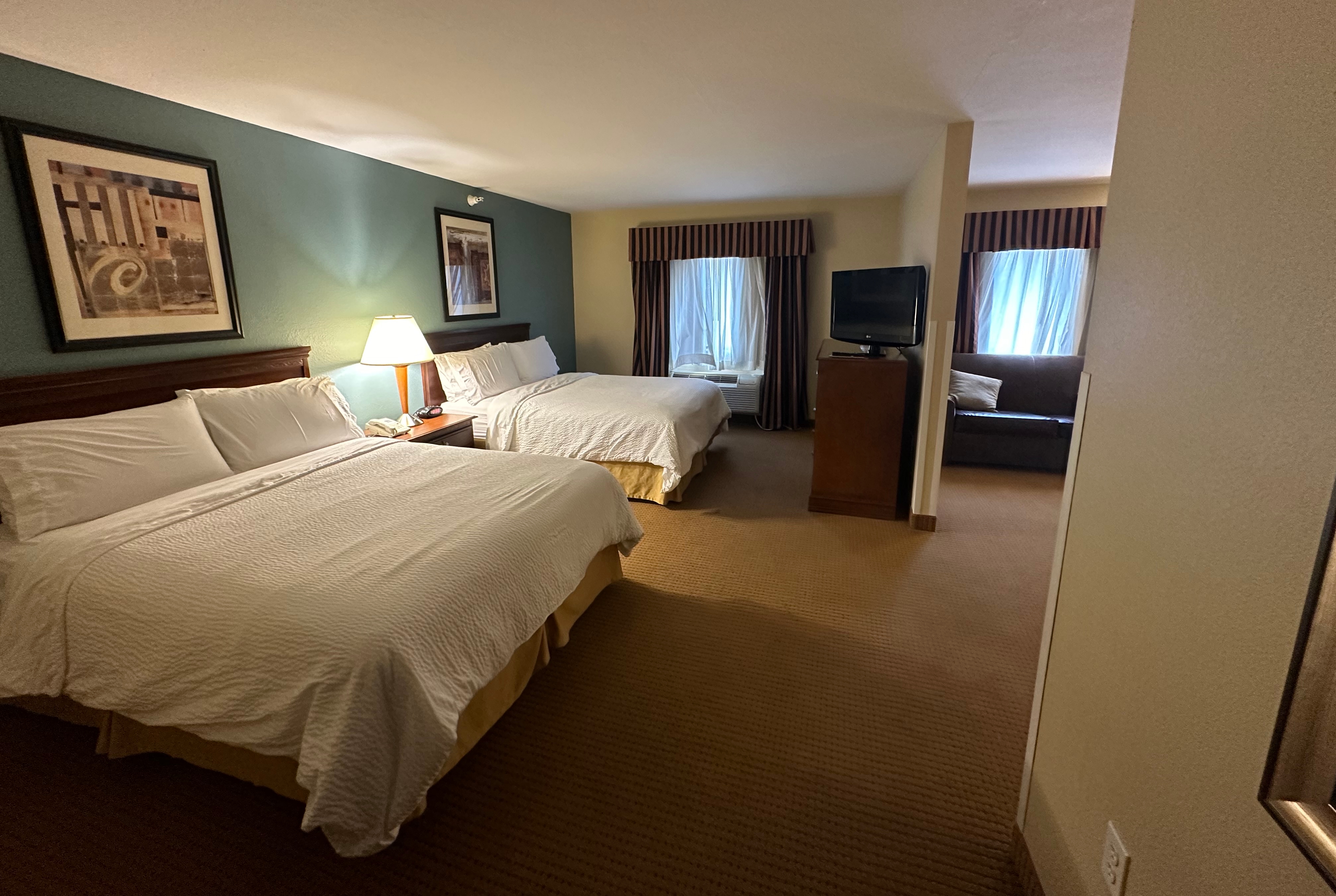 Guest room at the Wingate by Wyndham Newell in Newell, West Virginia