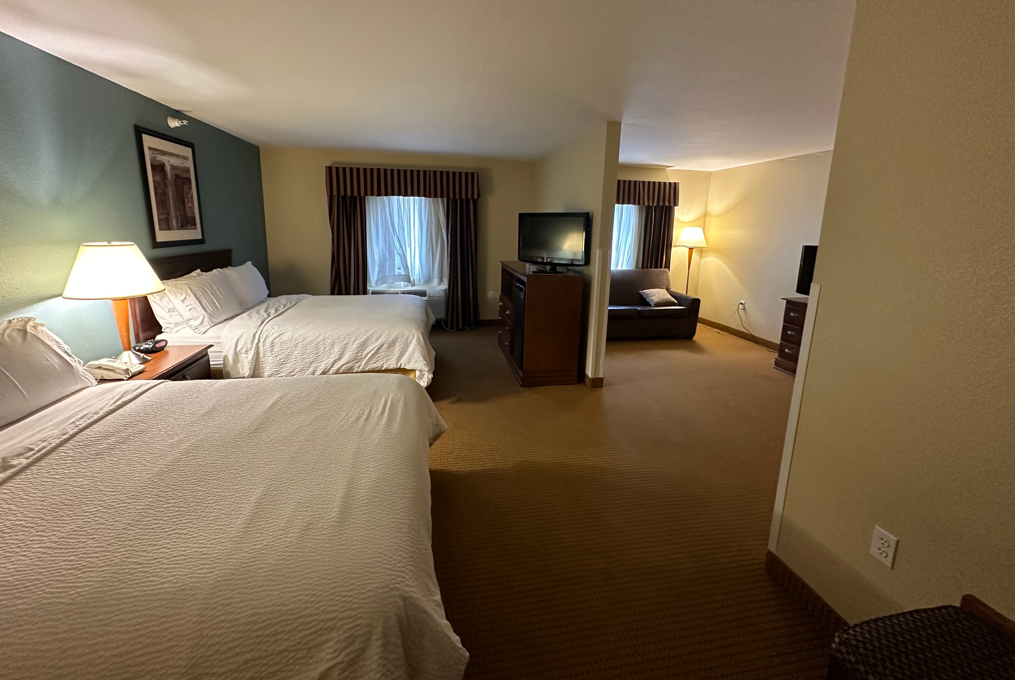 Guest room at the Wingate by Wyndham Newell in Newell, West Virginia