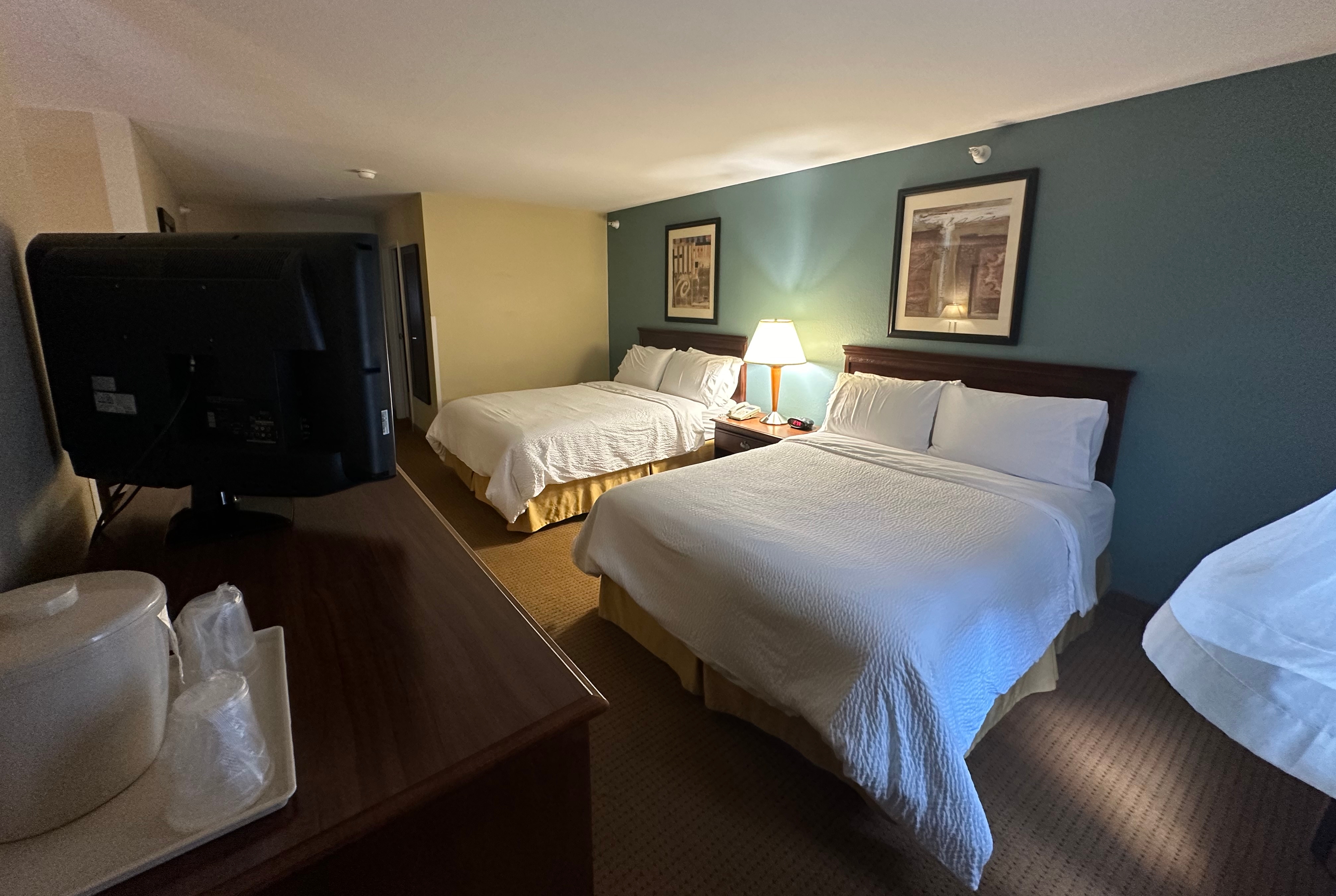 Guest room at the Wingate by Wyndham Newell in Newell, West Virginia