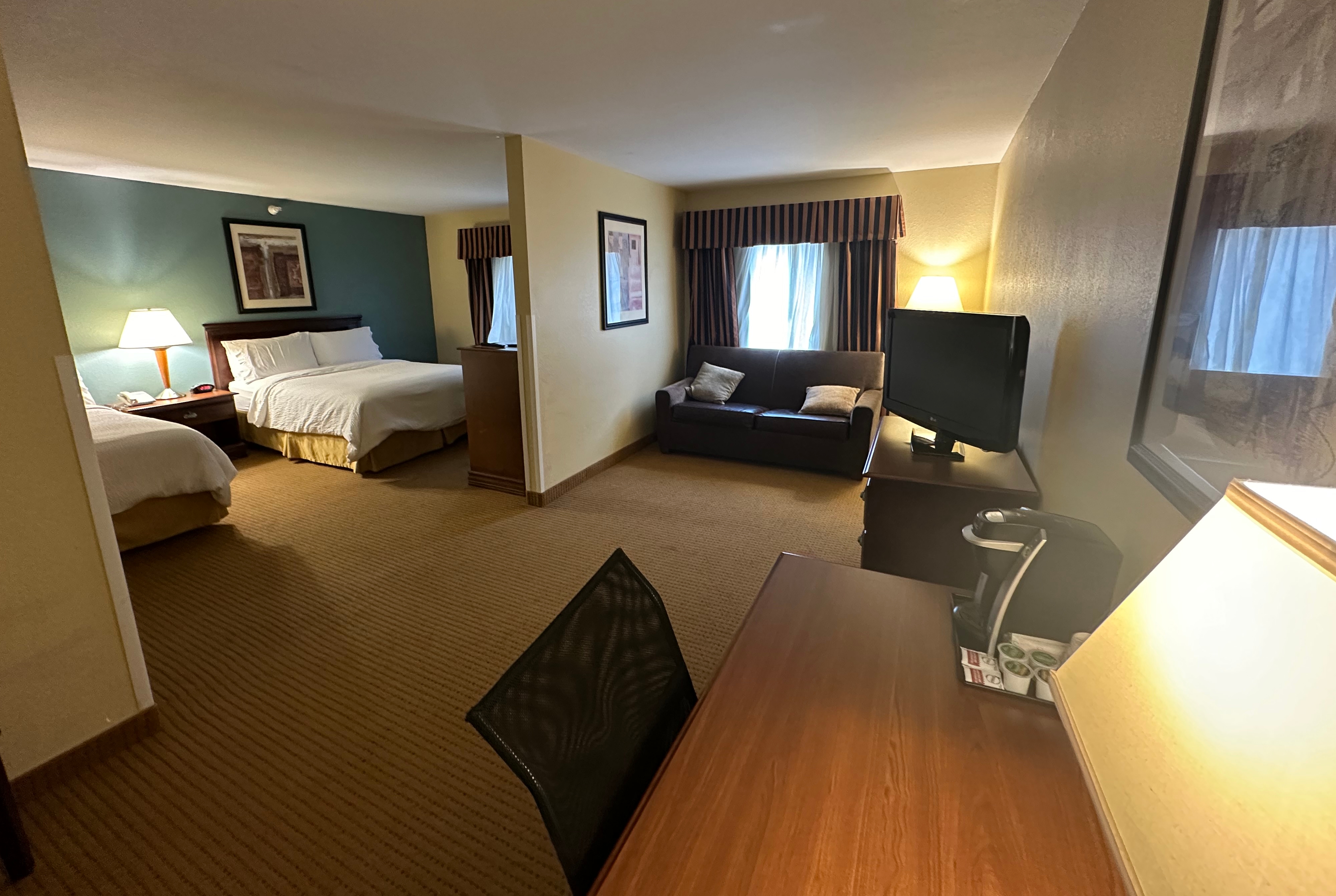 Guest room at the Wingate by Wyndham Newell in Newell, West Virginia
