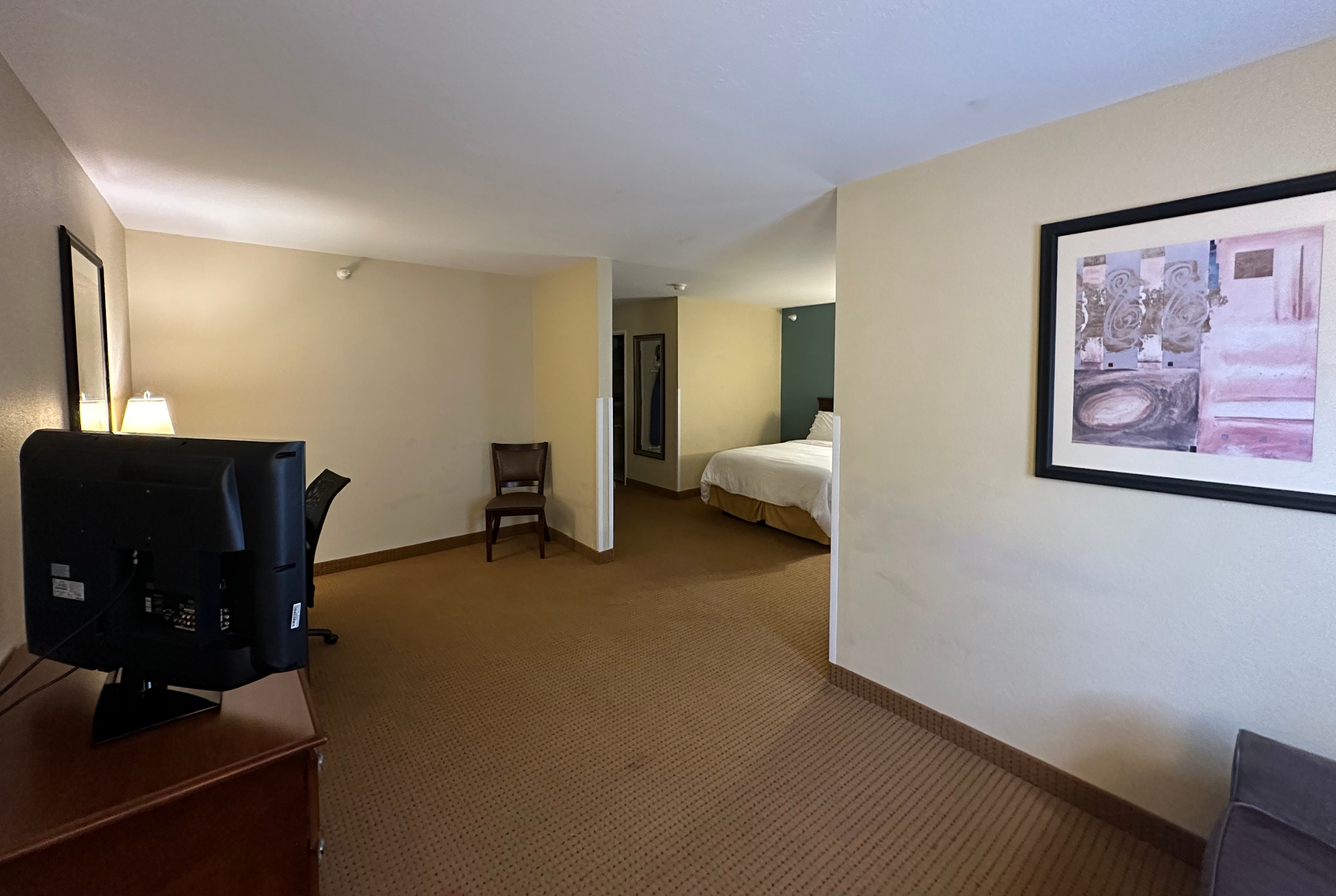 Guest room at the Wingate by Wyndham Newell in Newell, West Virginia