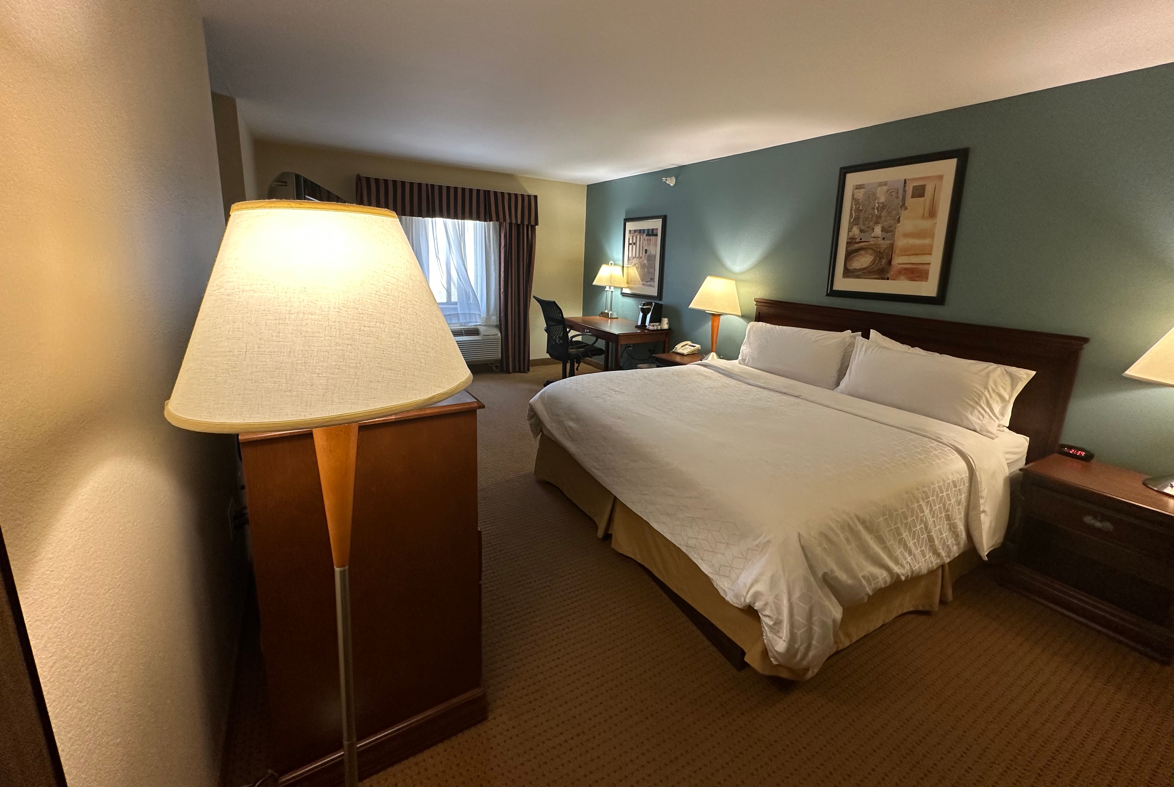 Guest room at the Wingate by Wyndham Newell in Newell, West Virginia