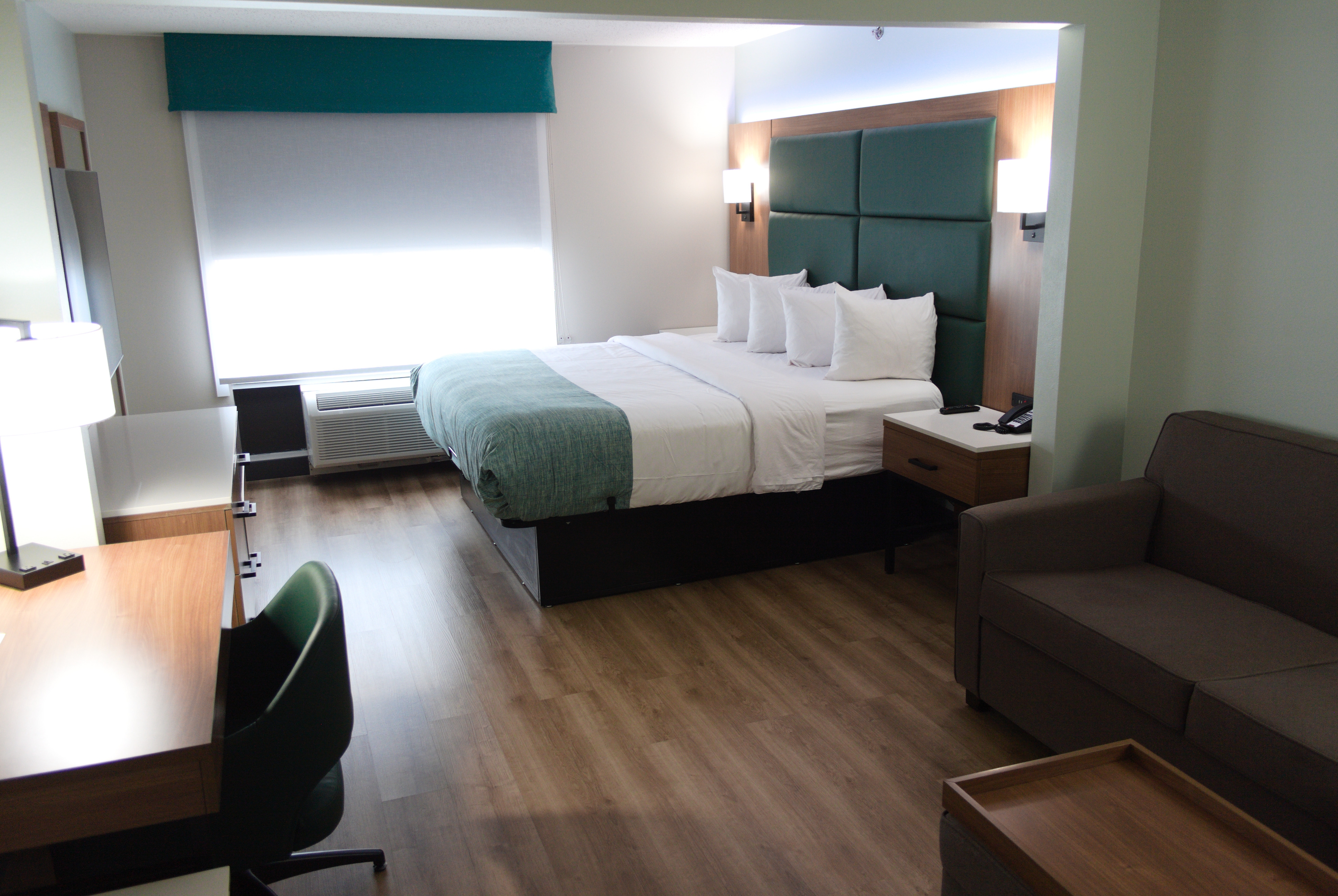 Guest room at the Wingate by Wyndham Vienna/Parkersburg/Marietta in Vienna, West Virginia