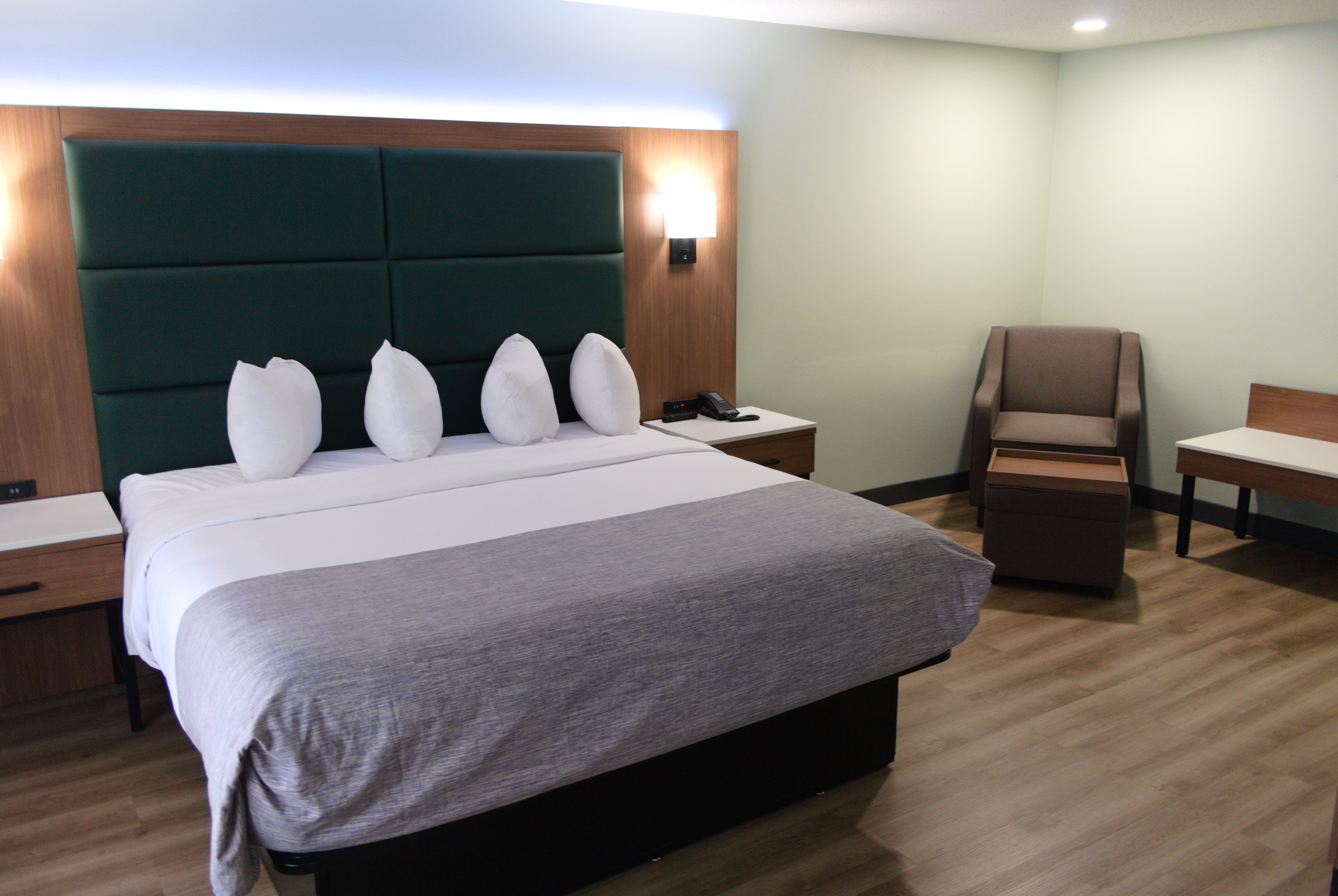 Guest room at the Wingate by Wyndham Vienna/Parkersburg/Marietta in Vienna, West Virginia