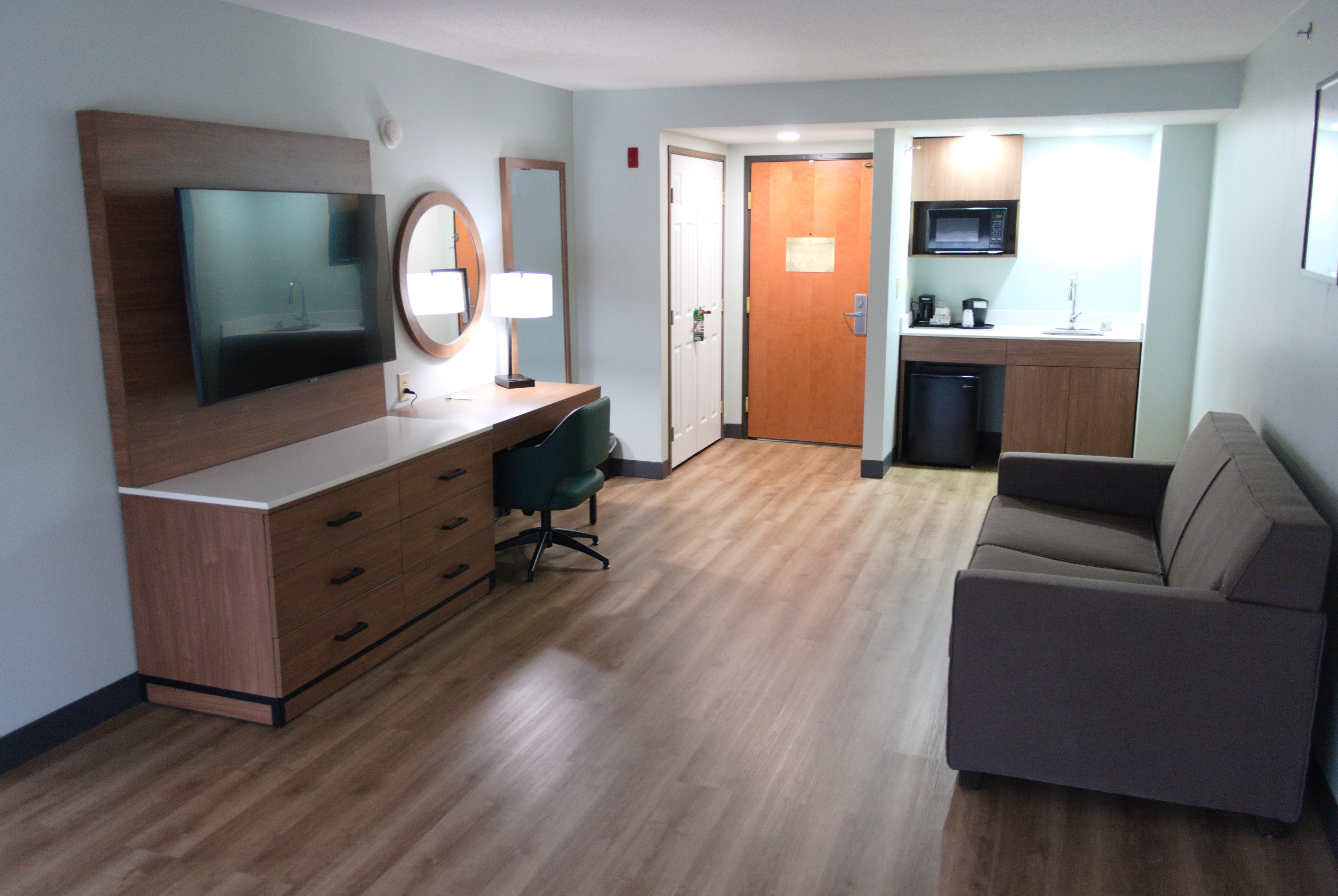 Guest room at the Wingate by Wyndham Vienna/Parkersburg/Marietta in Vienna, West Virginia