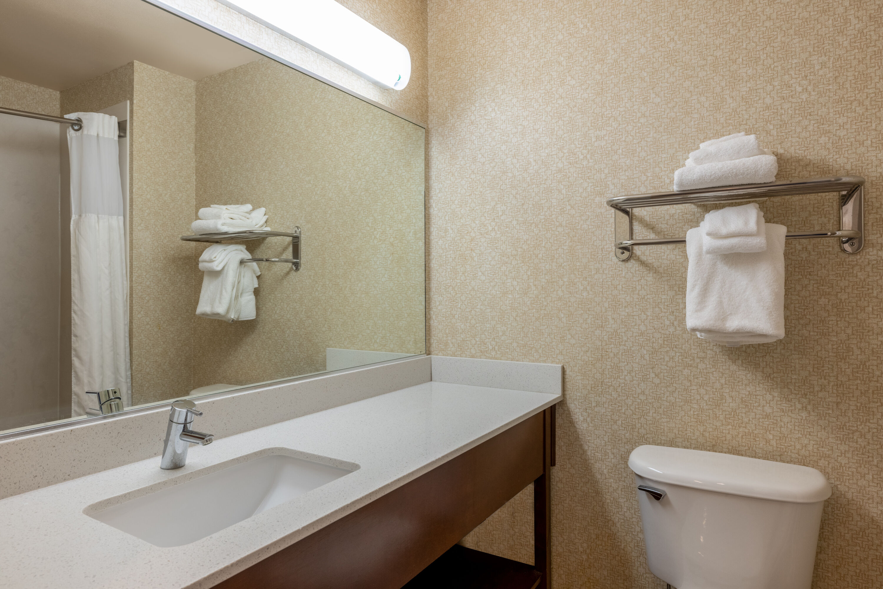 Guest room bath at the Wingate by Wyndham Gillette in Gillette, Wyoming