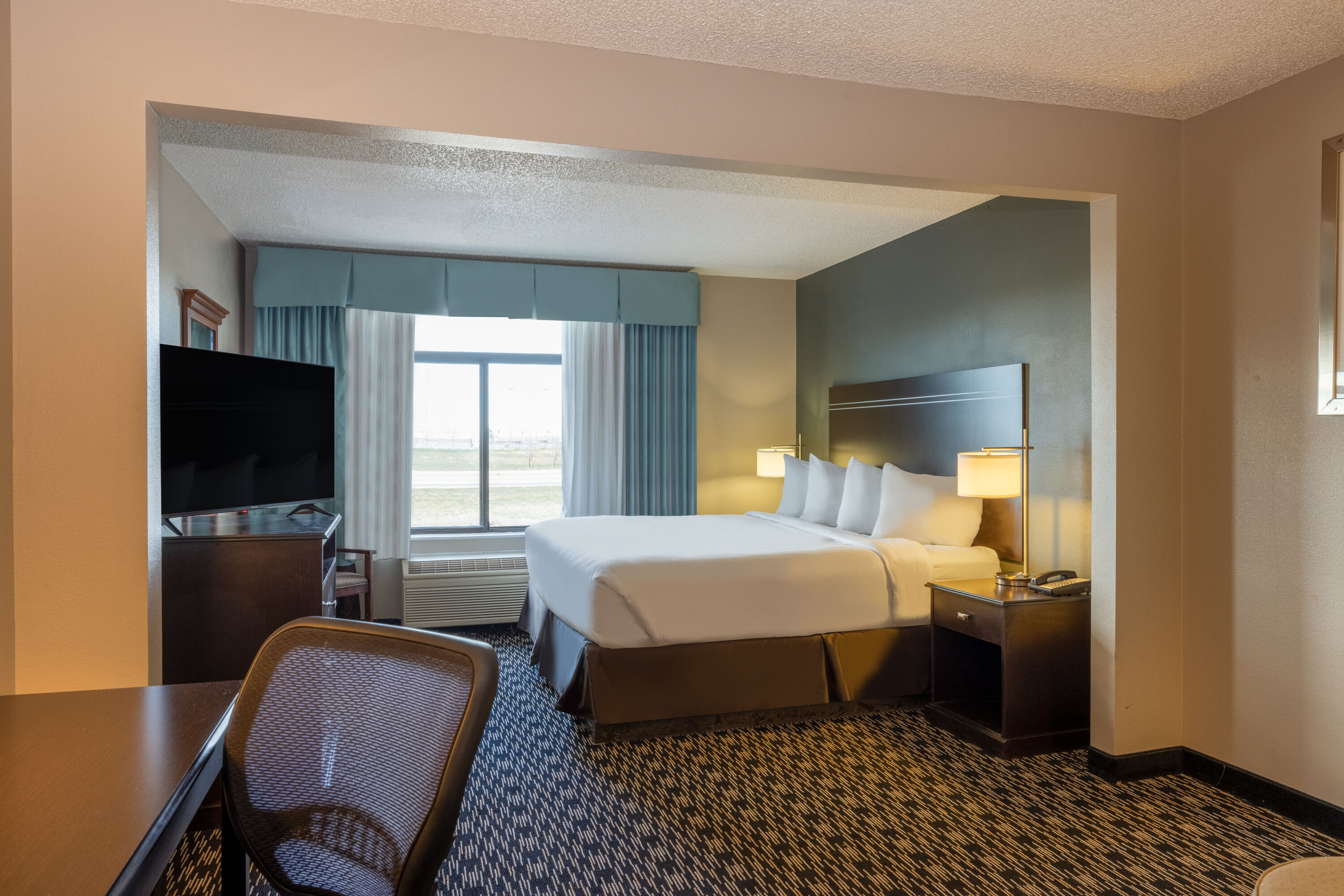 Guest room at the Wingate by Wyndham Gillette in Gillette, Wyoming