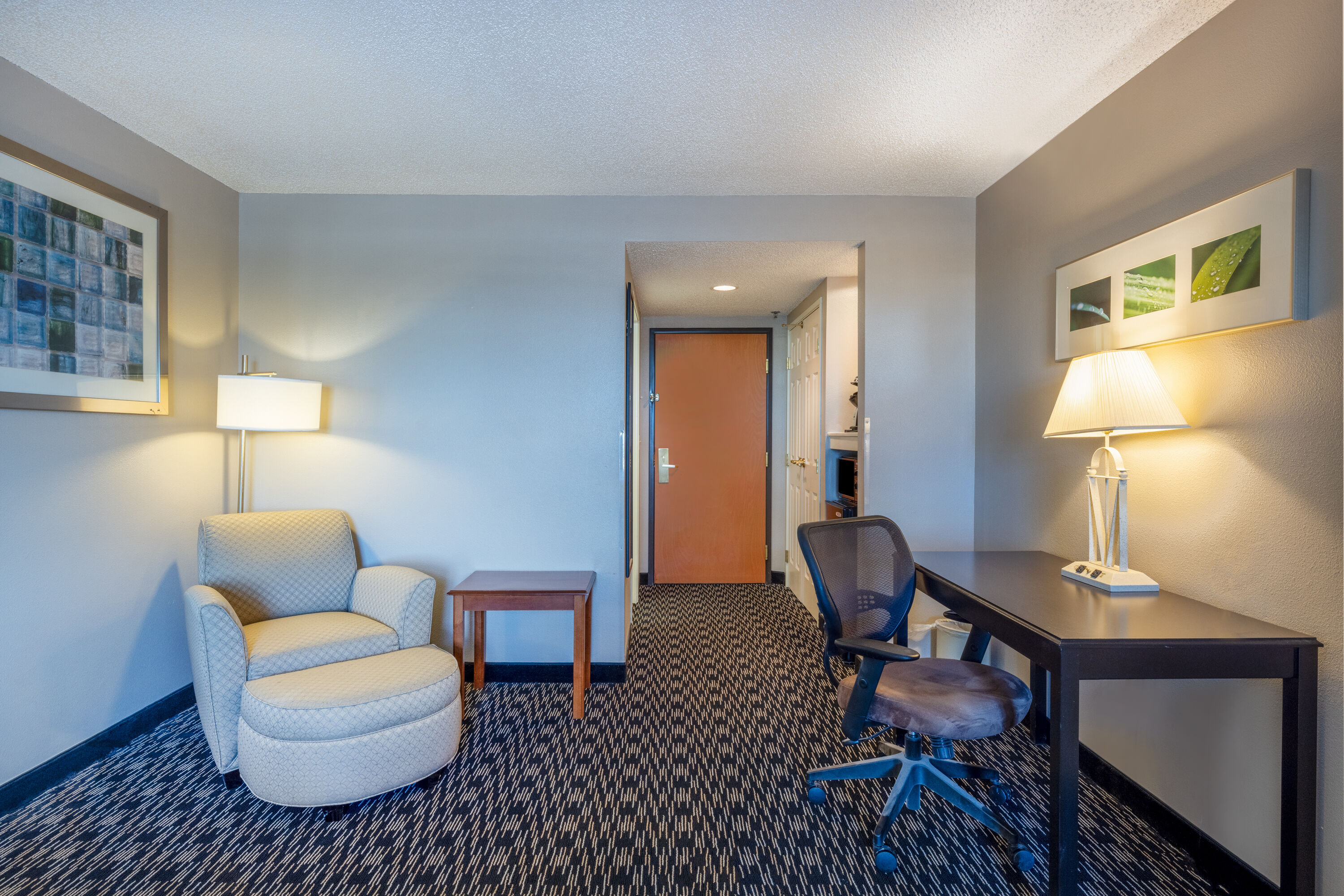Guest room at the Wingate by Wyndham Gillette in Gillette, Wyoming