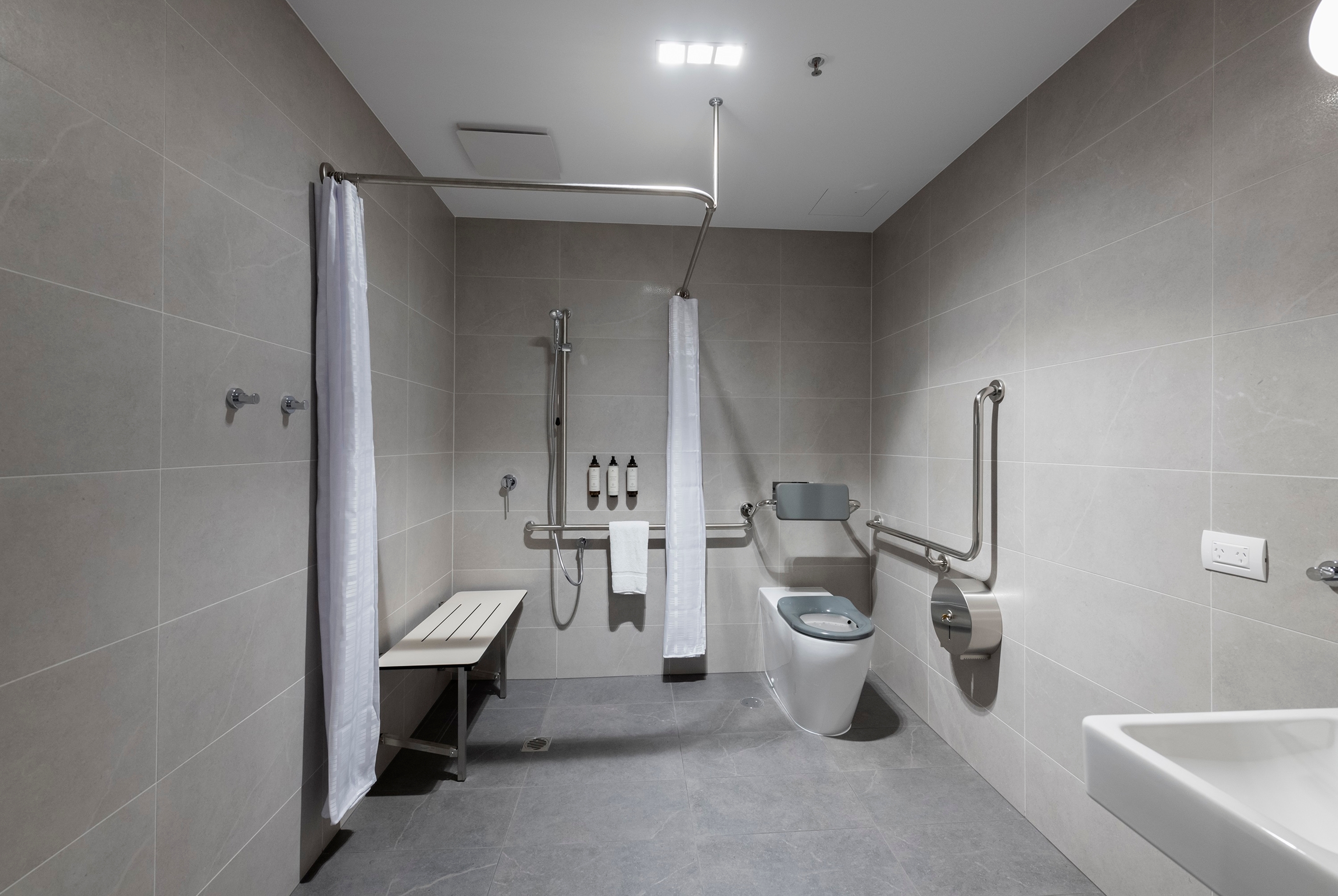 Guest room bath at the TRYP by Wyndham Pulteney Street Adelaide in Adelaide, Other than US/Canada