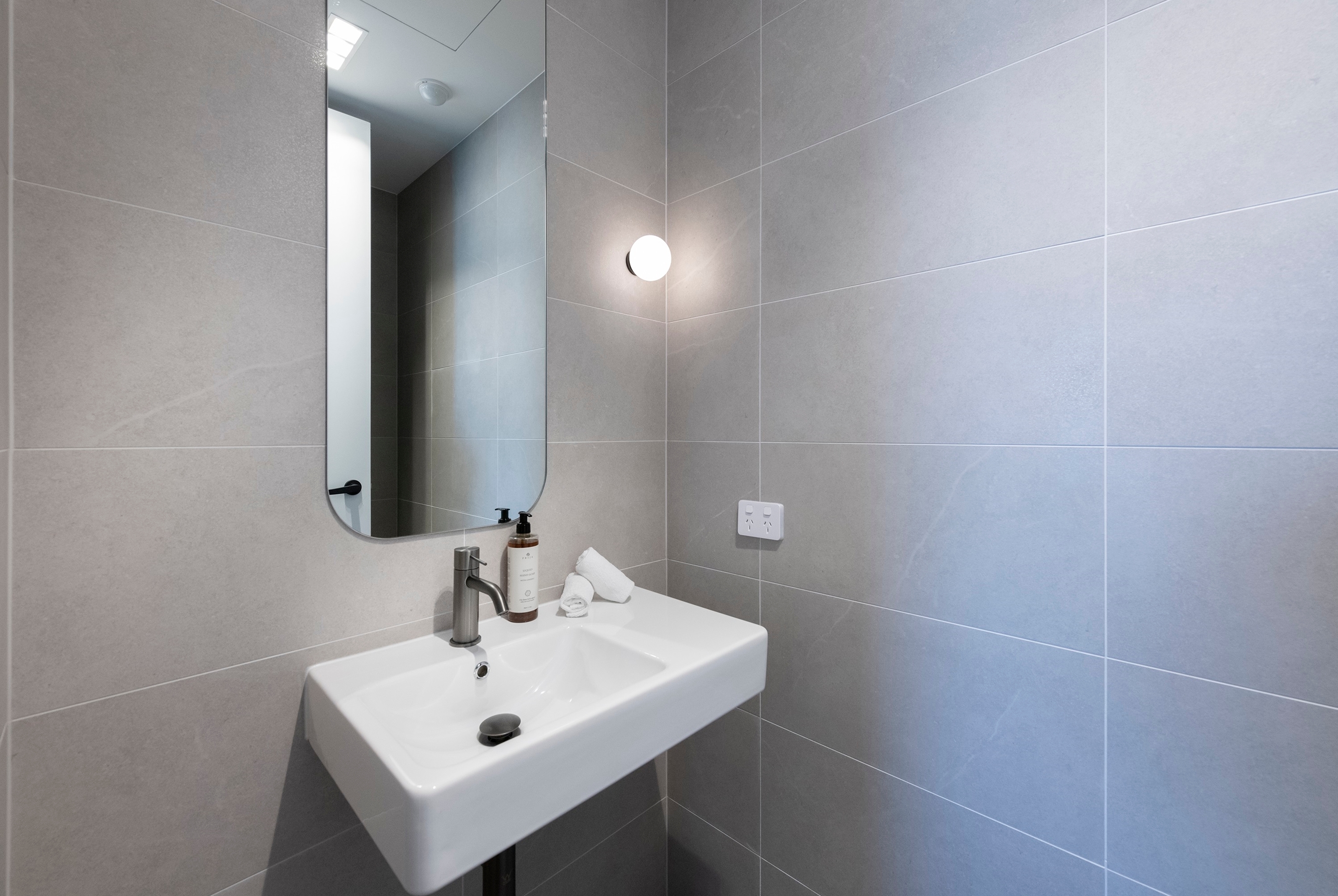 Guest room bath at the TRYP by Wyndham Pulteney Street Adelaide in Adelaide, Other than US/Canada