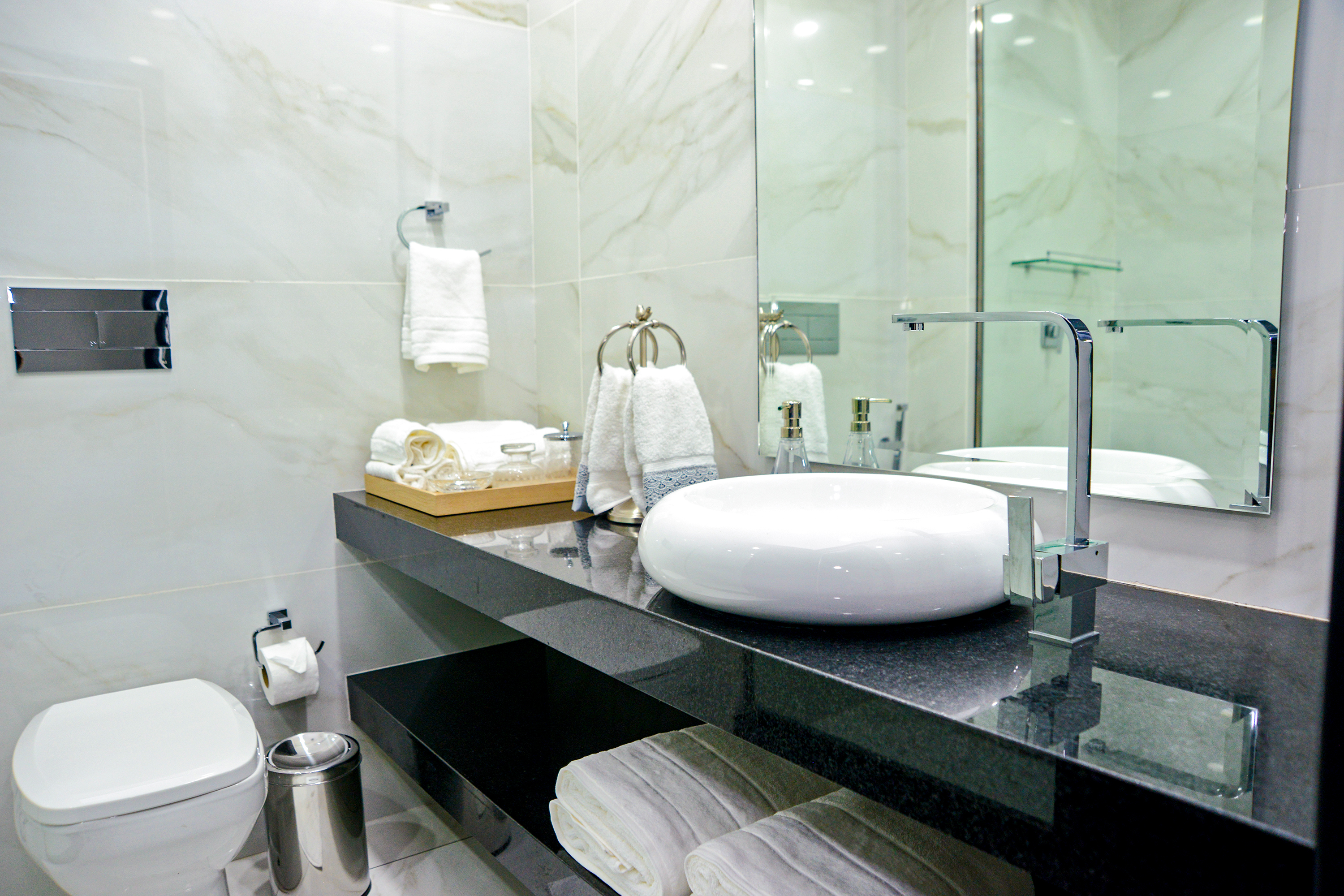 Guest room bath at the TRYP by Wyndham Santa Cruz in Santa Cruz de La Sierra, Other than US/Canada