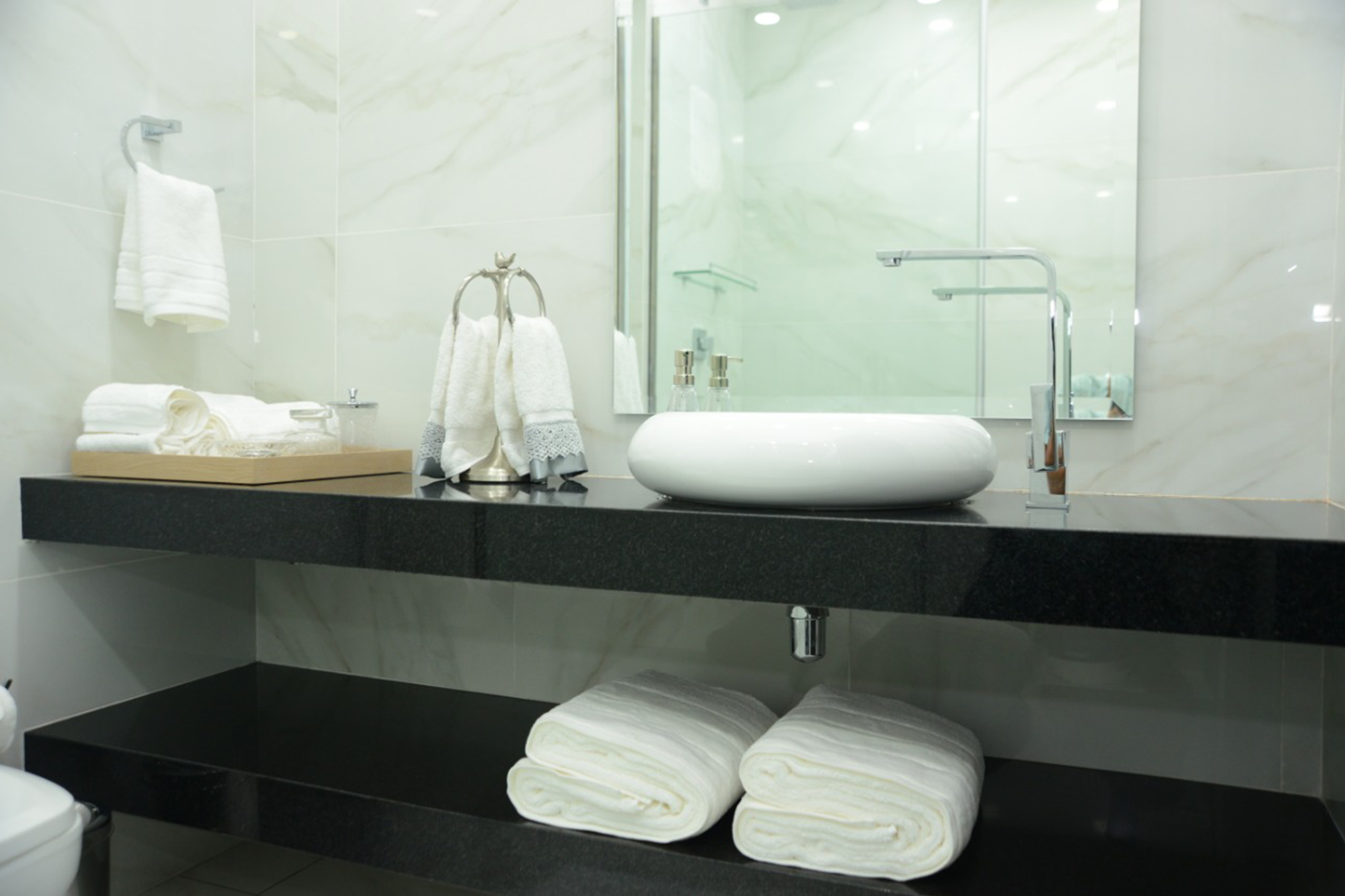 Guest room bath at the TRYP by Wyndham Santa Cruz in Santa Cruz de La Sierra, Other than US/Canada