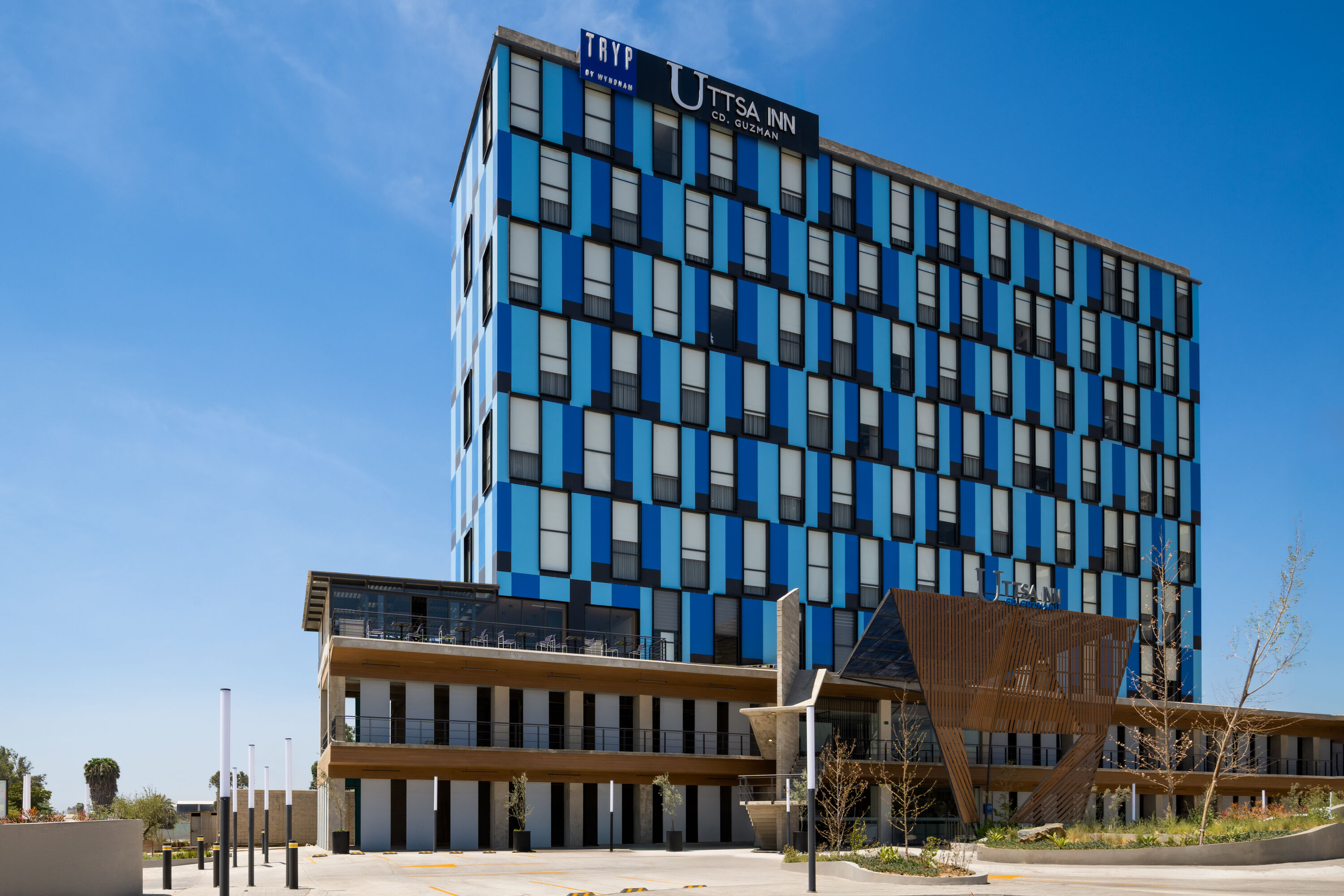 Exterior Day Image of TRYP by Wyndham Ciudad Guzman UTTSA hotel in Ciudad Guzman, Other than US/Canada