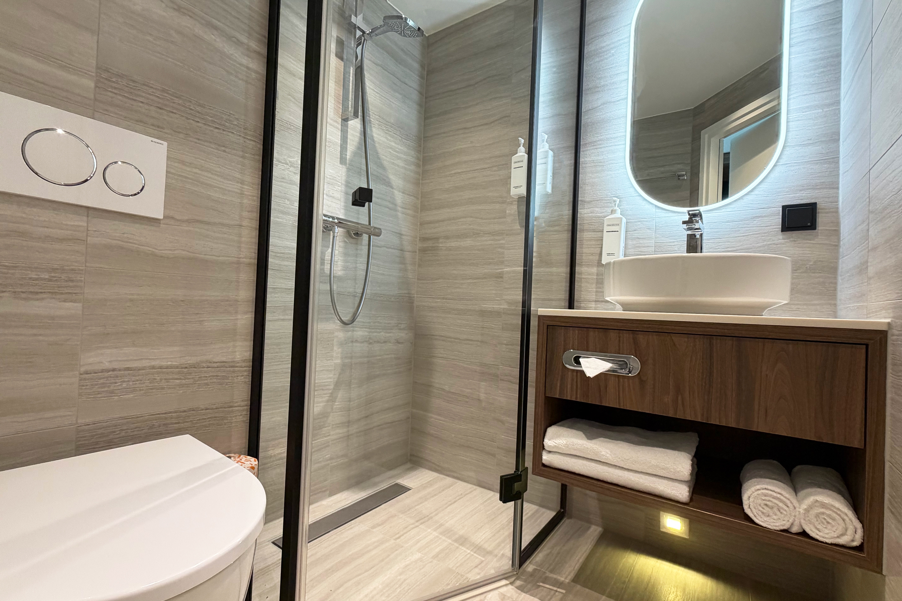 Guest room bath at the TRYP by Wyndham Badhotel The Hague Scheveningen in The Hague, Other than US/Canada