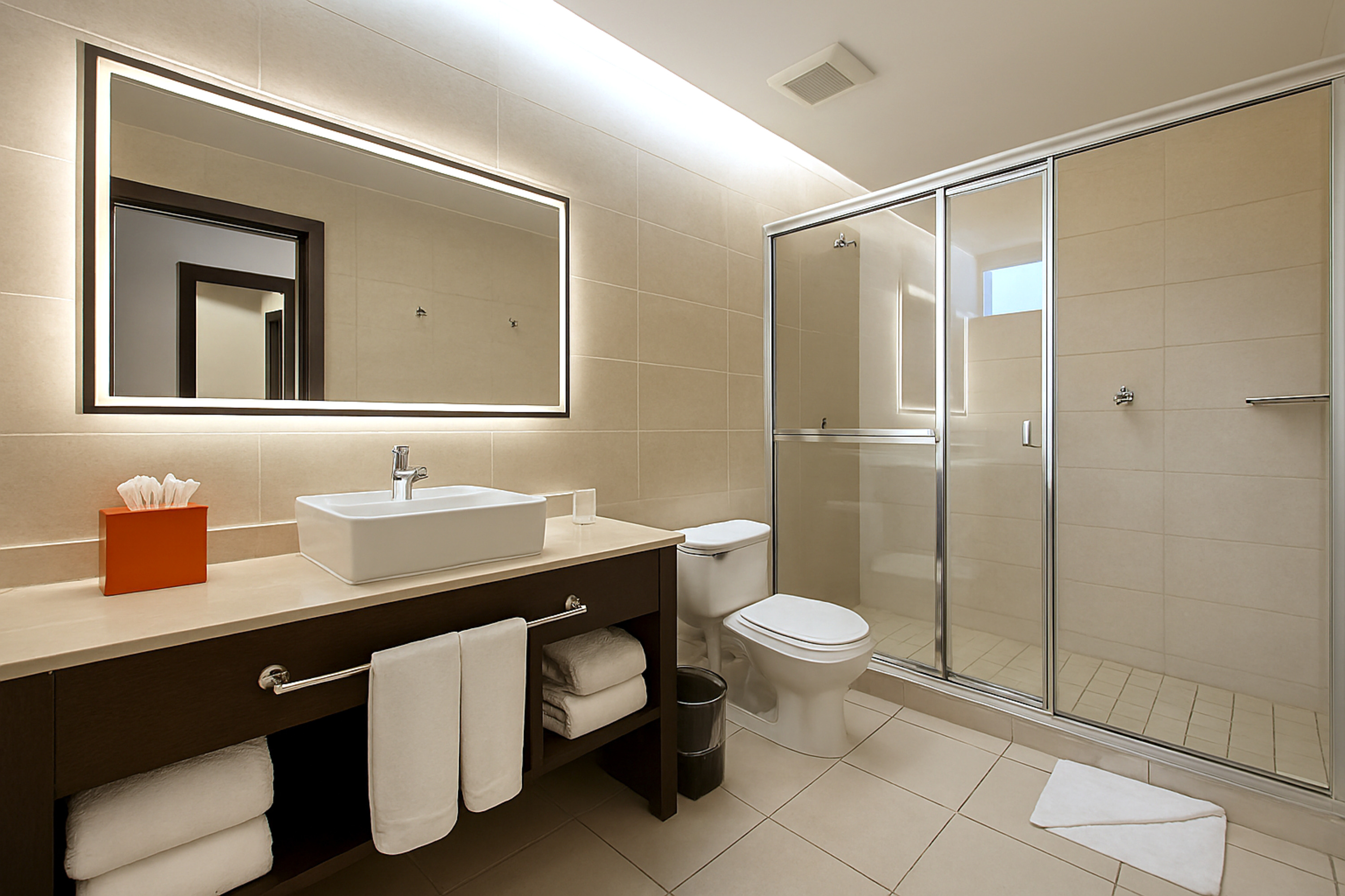 Guest room bath at the TRYP by Wyndham Panama Centro in Panama City, Other than US/Canada