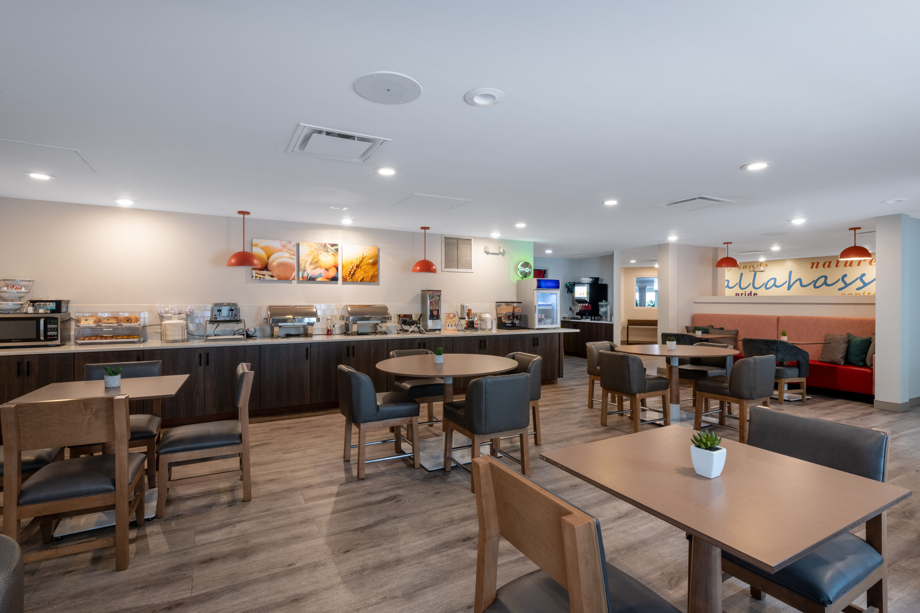 TRYP by Wyndham Tallahassee North I-10 Capital Circle restaurant breakfast area with seating in Tallahassee, Florida