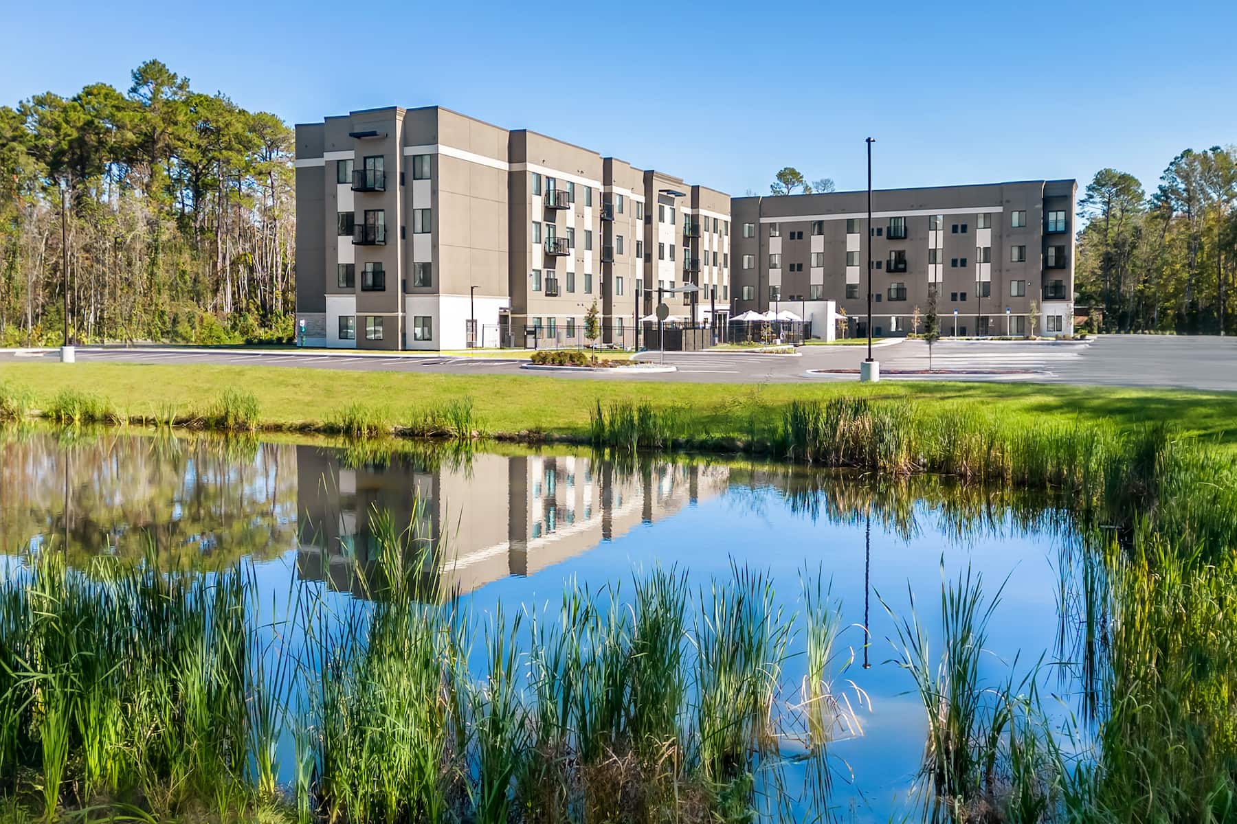 Exterior of WaterWalk Extended Stay Jacksonville Deerwood Pk hotel in Jacksonville, Florida