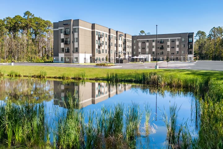 Exterior of WaterWalk Extended Stay Jacksonville Deerwood Pk hotel in Jacksonville, Florida