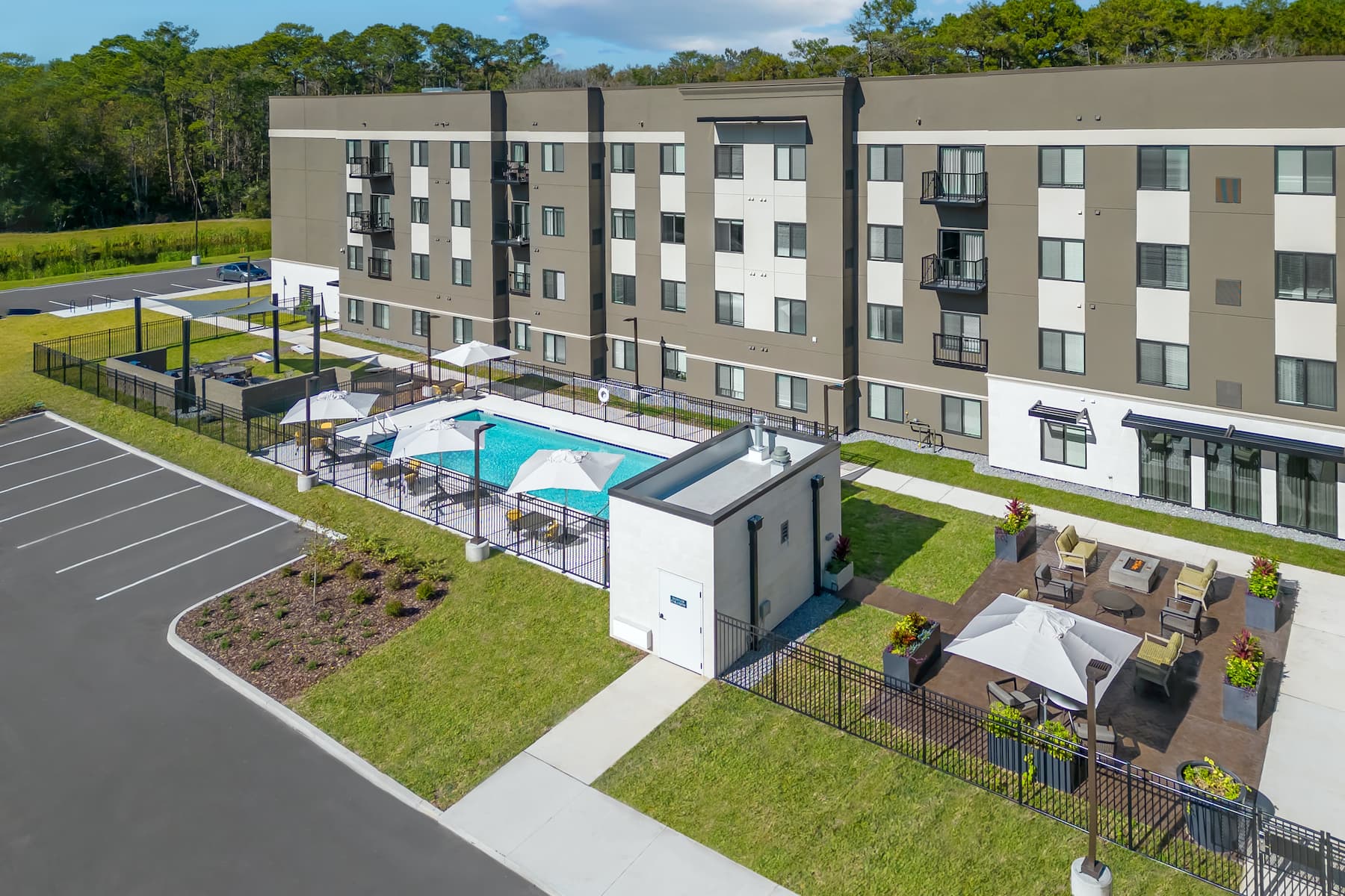 Exterior of WaterWalk Extended Stay Jacksonville Deerwood Pk hotel in Jacksonville, Florida