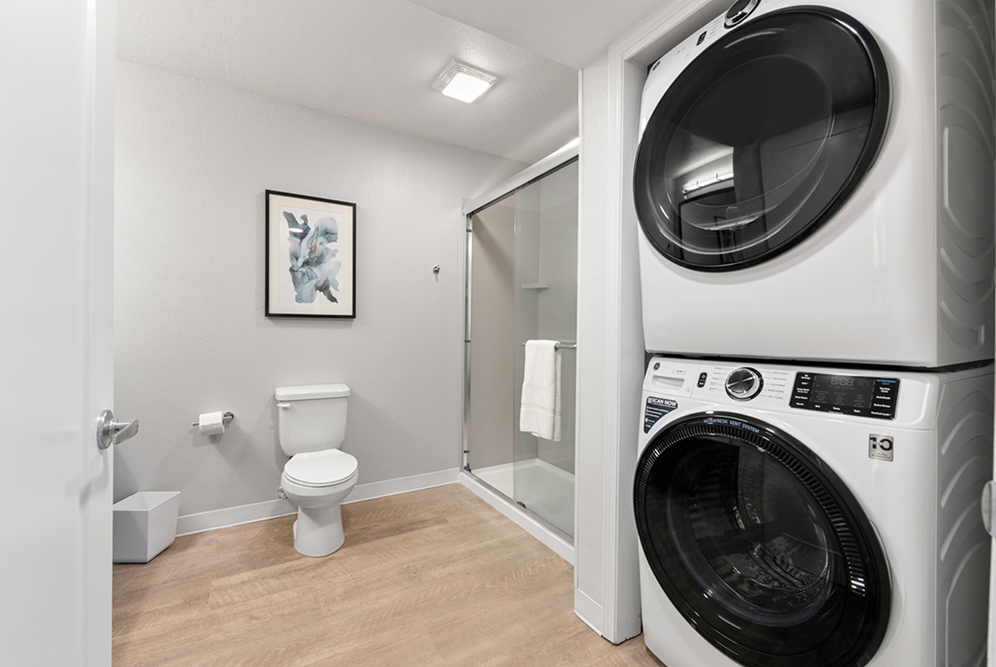 Guest room bath at the WaterWalk Extended Stay by Wyndham Atlanta Perimeter in Atlanta, Georgia
