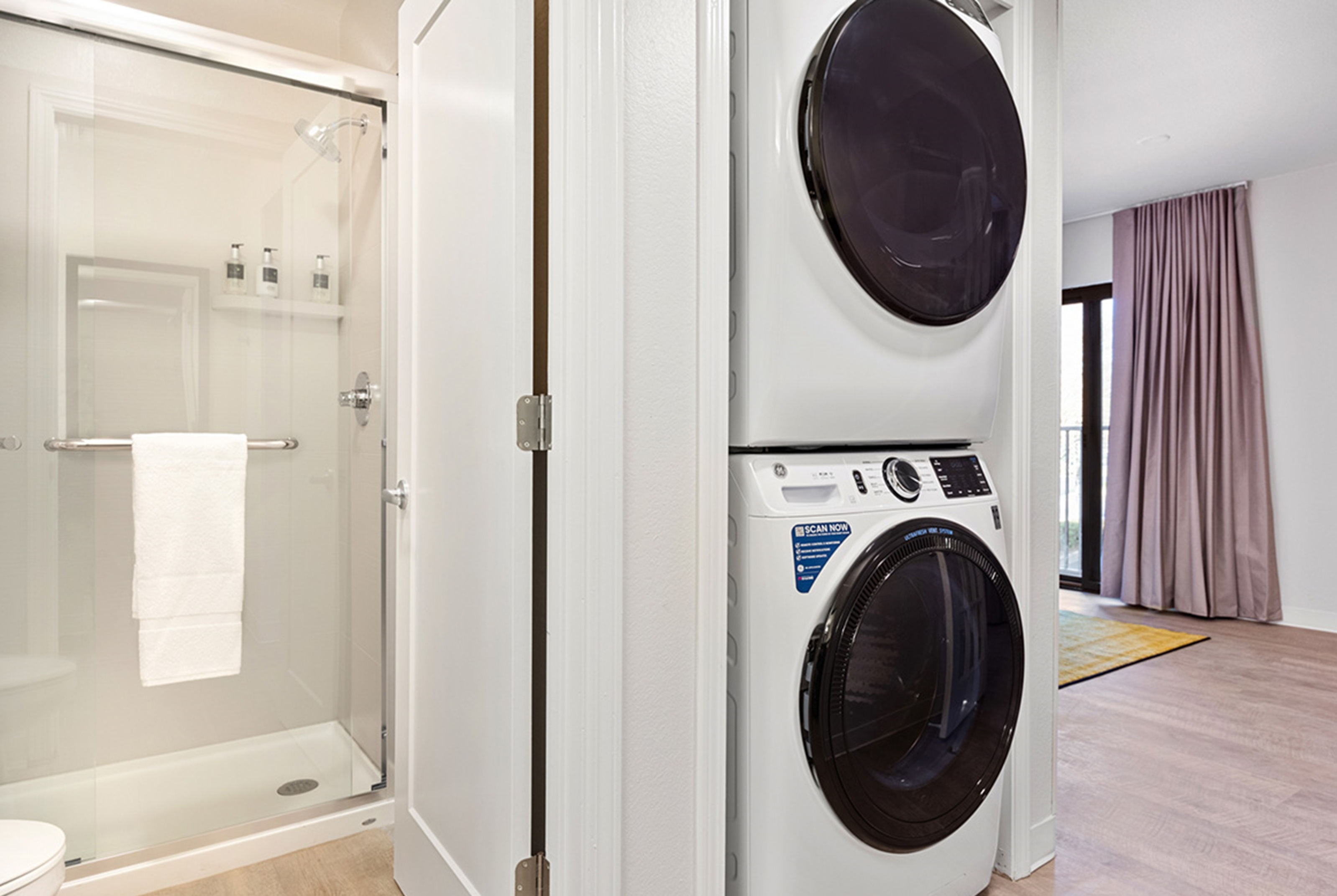 Guest room bath at the WaterWalk Extended Stay by Wyndham Atlanta Perimeter in Atlanta, Georgia