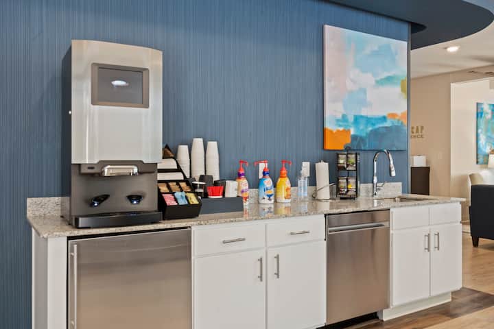 WaterWalk Extended Stay Kansas City - Overland Pk restaurant breakfast area with seating in Overland Park, Kansas