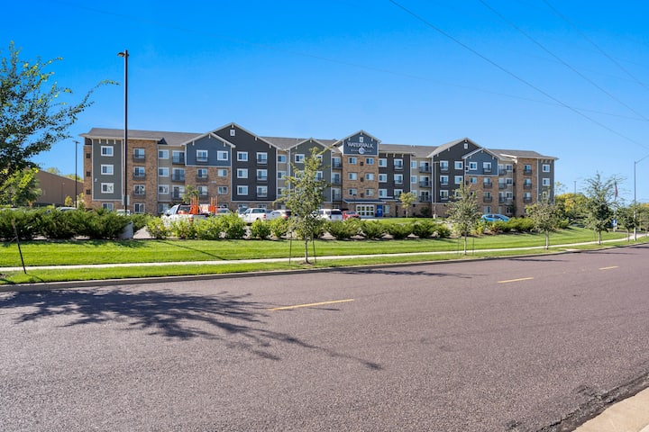 Exterior of WaterWalk Extended Stay Kansas City - Overland Pk hotel in Overland Park, Kansas