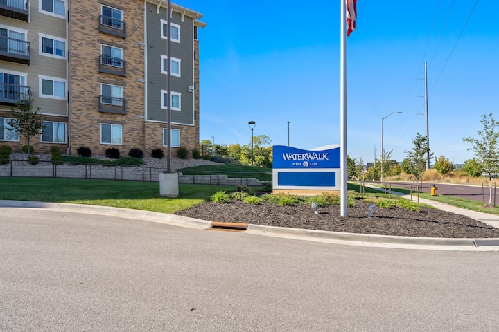Exterior of WaterWalk Extended Stay Kansas City - Overland Pk hotel in Overland Park, Kansas