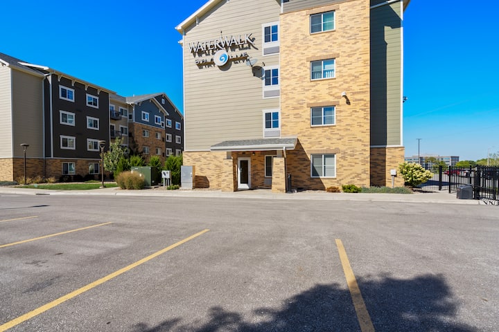 Exterior of WaterWalk Extended Stay Kansas City - Overland Pk hotel in Overland Park, Kansas