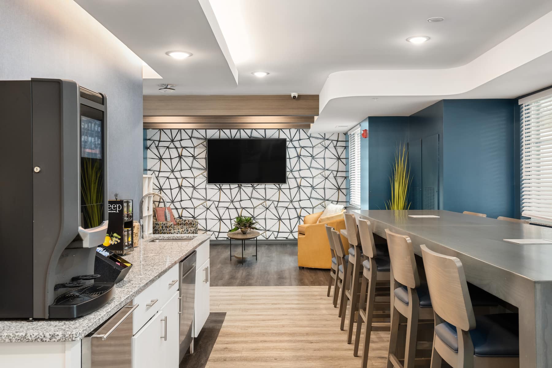 WaterWalk Extended Stay Minneapolis - Plymouth restaurant breakfast area with seating in Plymouth, Minnesota