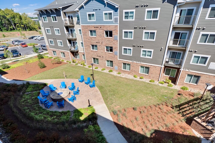 Courtyard at WaterWalk Extended Stay Charlotte - Arrowood in Charlotte, North Carolina