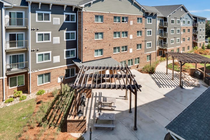 Courtyard at WaterWalk Extended Stay Charlotte - Arrowood in Charlotte, North Carolina