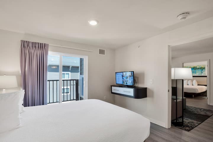 WaterWalk Extended Stay Charlotte - Arrowood suite in Charlotte, North Carolina
