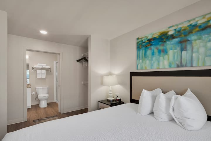WaterWalk Extended Stay Charlotte - Arrowood suite in Charlotte, North Carolina