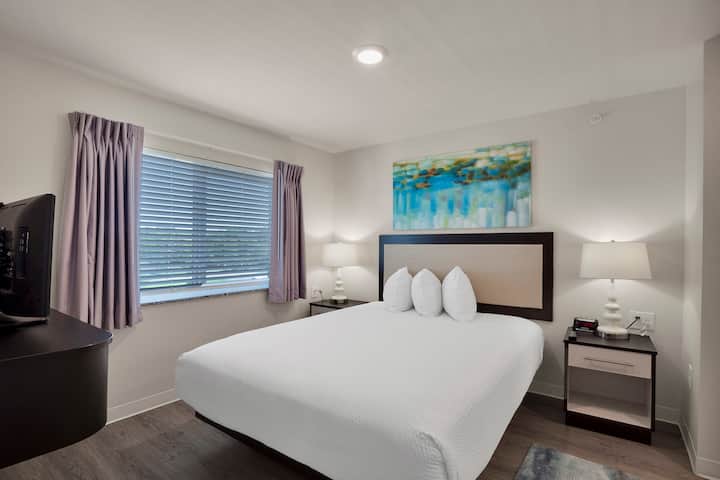 WaterWalk Extended Stay Charlotte - Arrowood suite in Charlotte, North Carolina