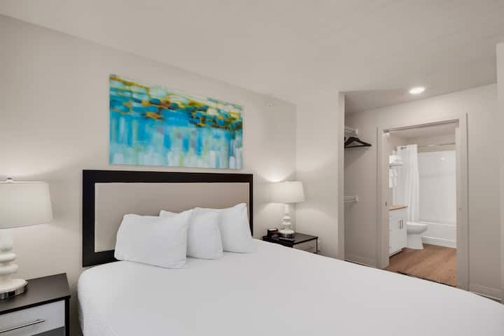 WaterWalk Extended Stay Charlotte - Arrowood suite in Charlotte, North Carolina