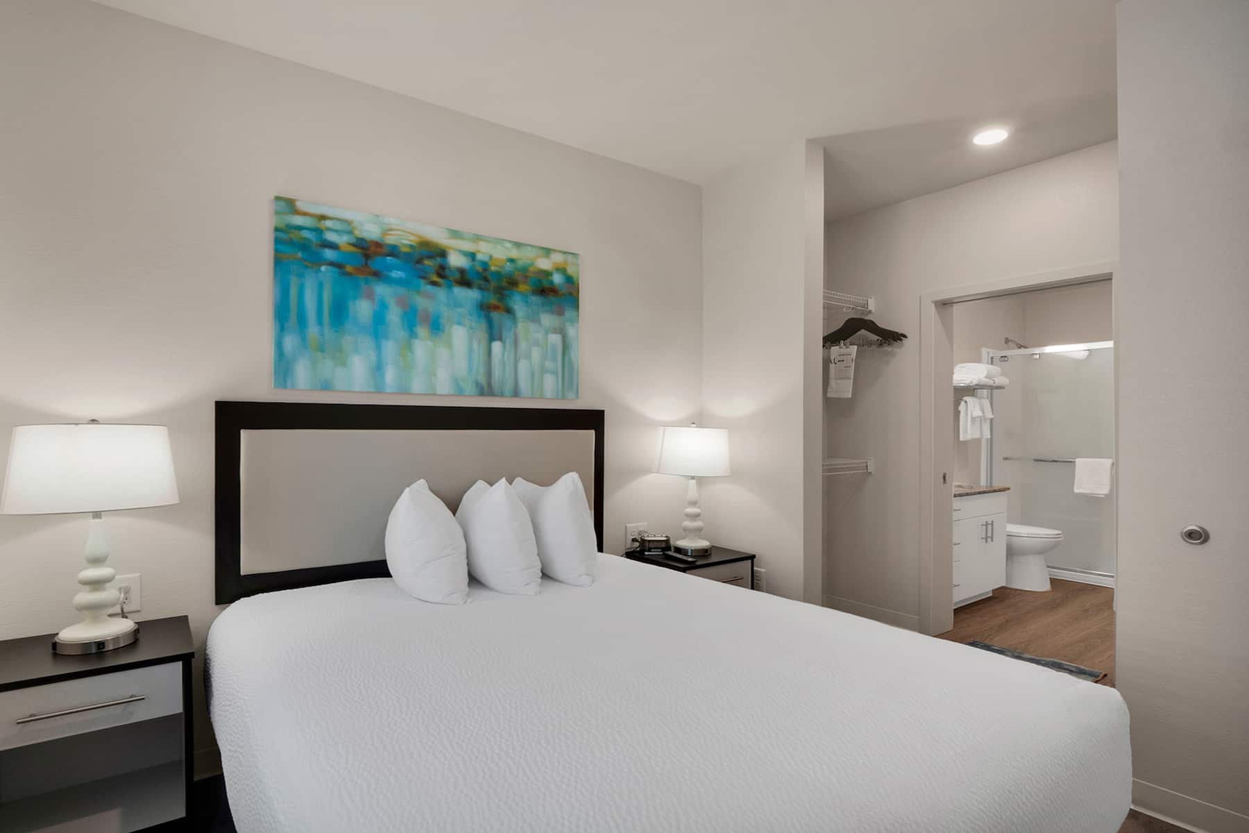 WaterWalk Extended Stay Charlotte - Arrowood suite in Charlotte, North Carolina