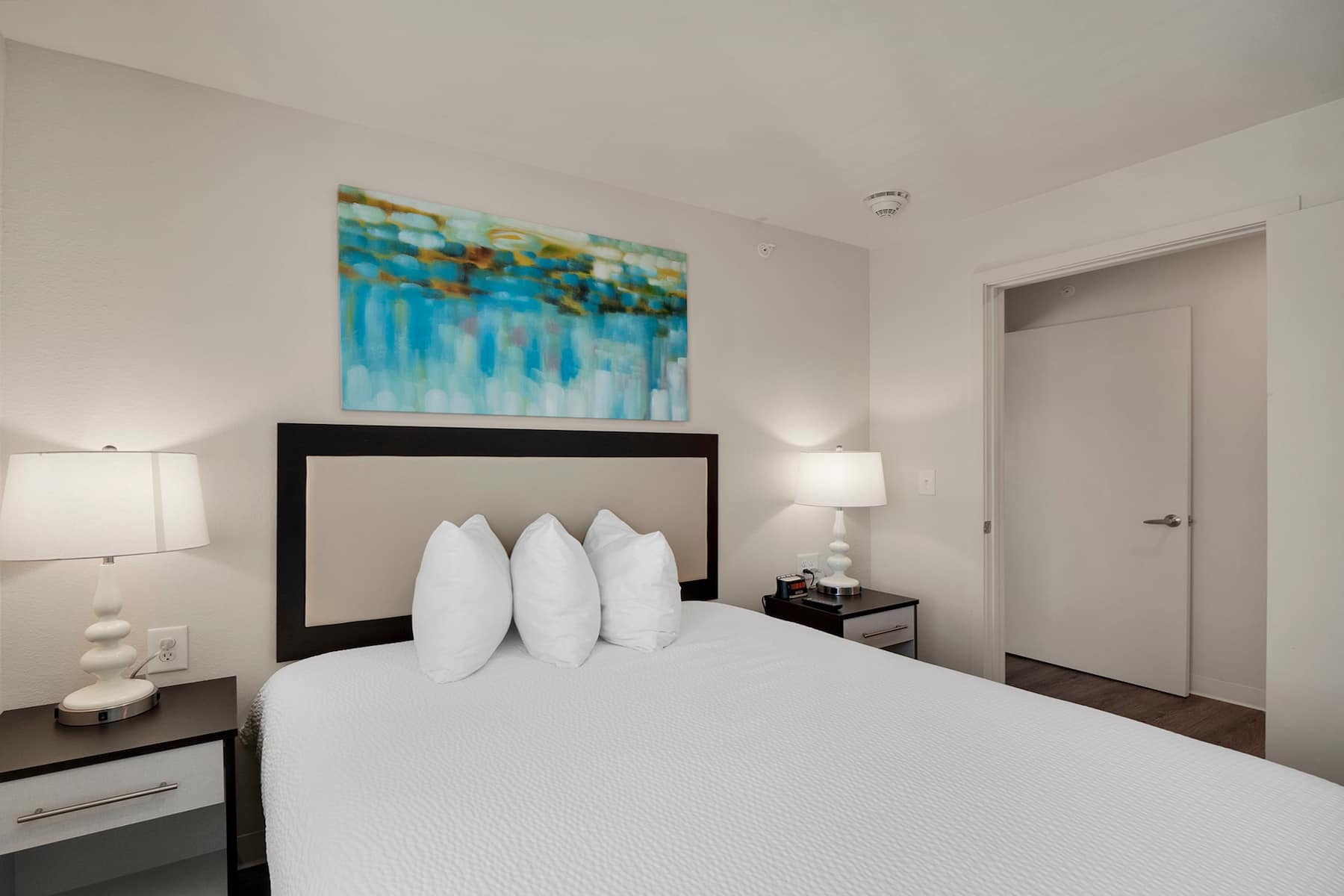 WaterWalk Extended Stay Charlotte - Arrowood suite in Charlotte, North Carolina